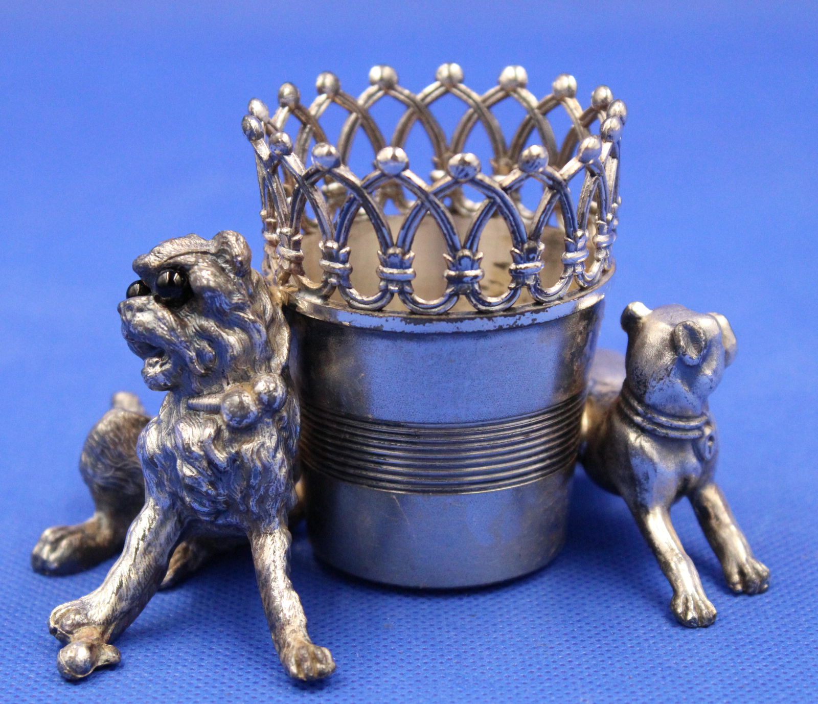 Victorian Tufts Silverplate Dogs Toothpick Holder (1 of 4)