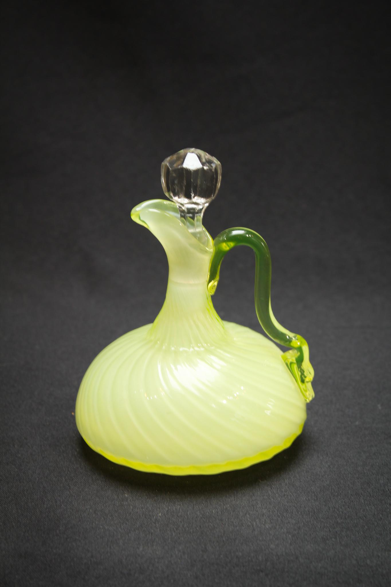 Scarce Hobb's Satina Swansbill Vaseline Victorian Cruet (1 of 2)