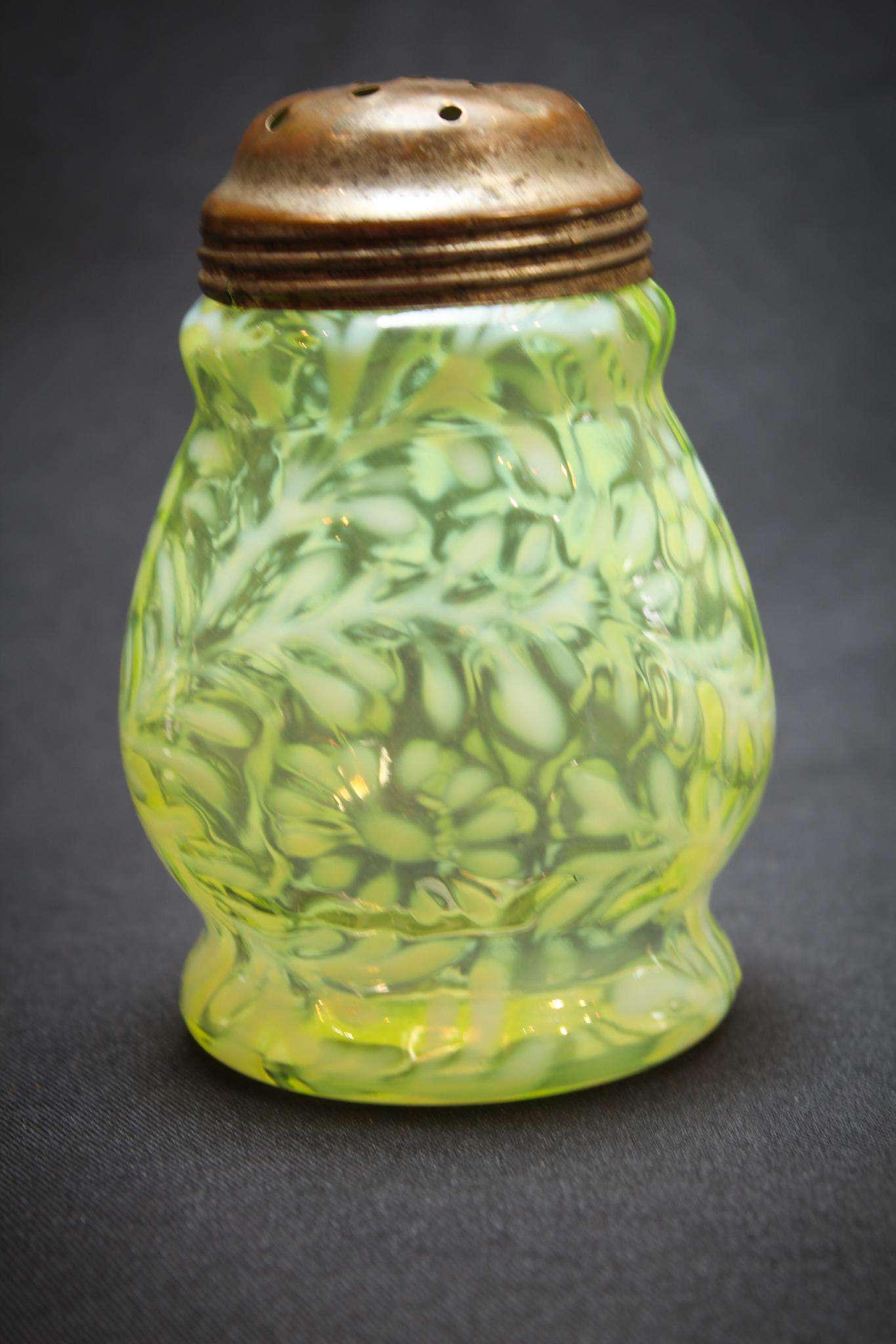Vaseline Opalescent Daisy & Fern Victorian Sugar Shaker: A Stunning Vaseline Opalescent Victorian Daisy & Fern pattern Northwood Sugar Shaker. Great color and opal! Glows brightly under black light! Measures: 4 1/2" tall, 3" wide. Condition: Excellent