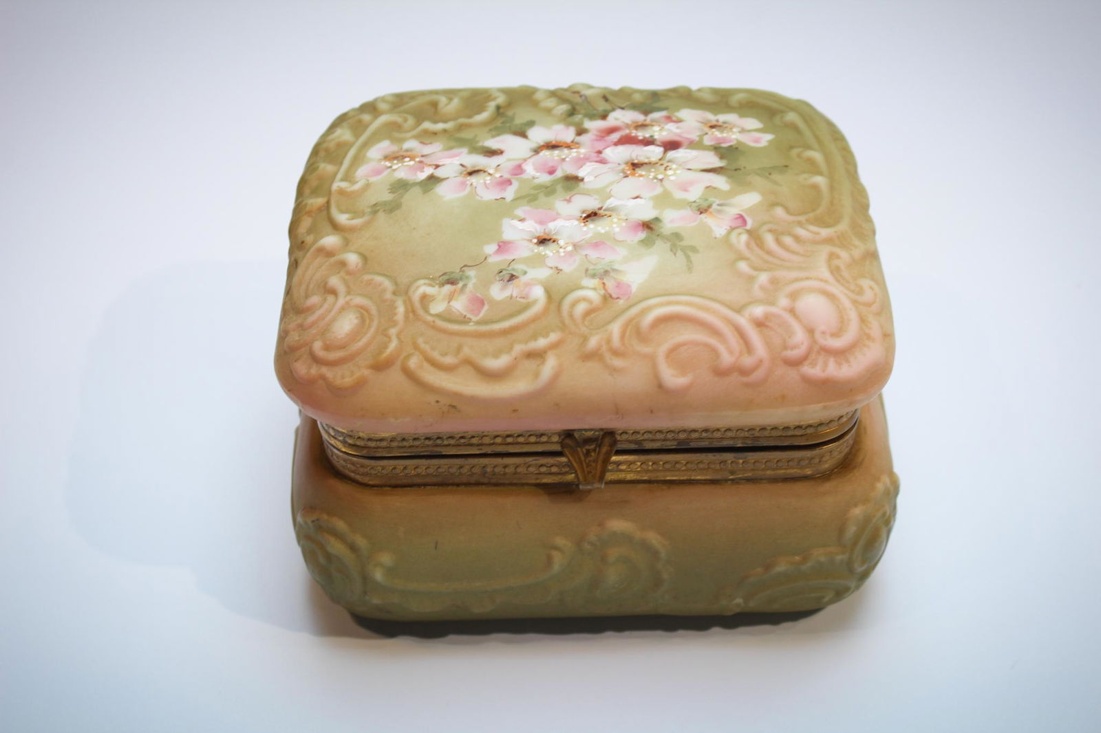 Wavecrest C.F.Monroe Nakara Floral Dresser Box (1 of 6)
