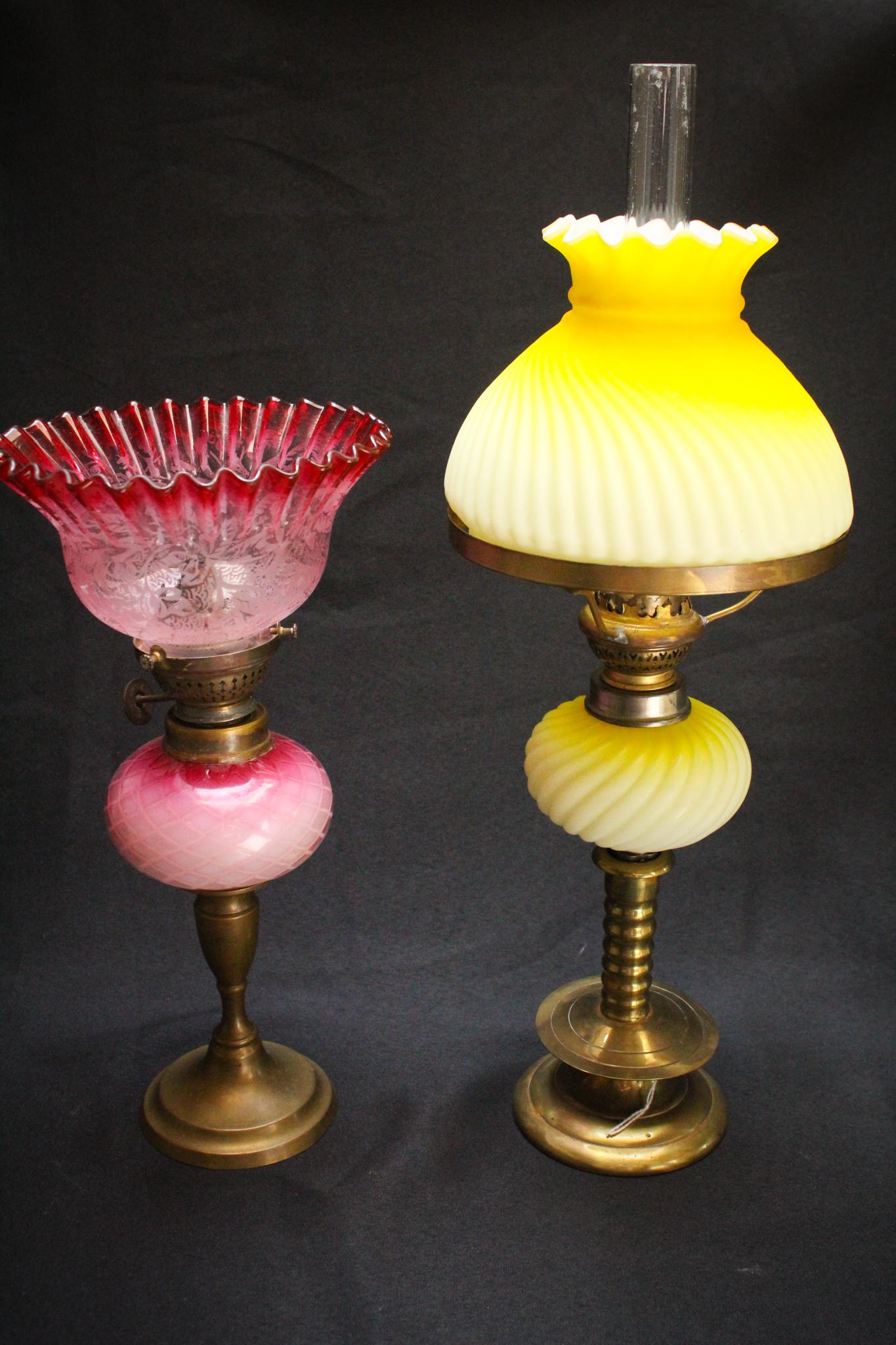 lot of 2 Victorian Peg Oil Lamps (1 of 4)