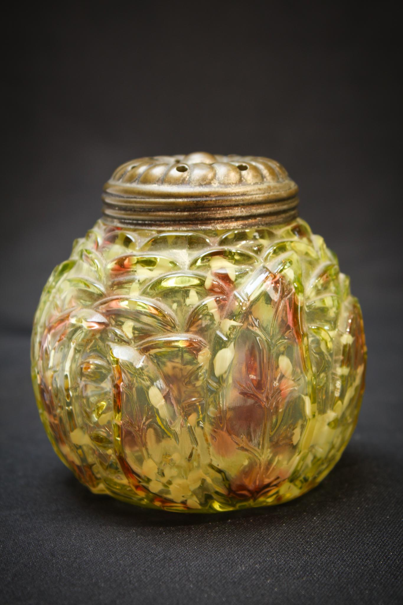 Northwood Cranberry Vaseline Leaf Mold Sugar Shaker (1 of 3)