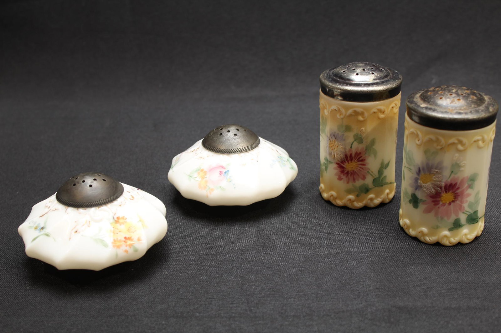 2prs Pairpoint Victorian Glass Salt Shakers: So unusual. Lovely dÃ©cor. Two pairs of Pairpoint Victorian salt shakers. Tallest measures: