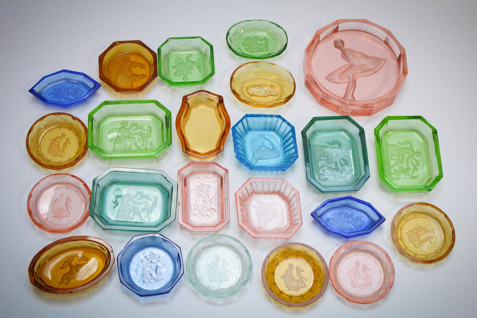 22 pc Lot Intaglio Open Salts: A lot of 22 Intaglio cut Open Salts. Large grouping Condition: Minor chipping to edges on a number of them.