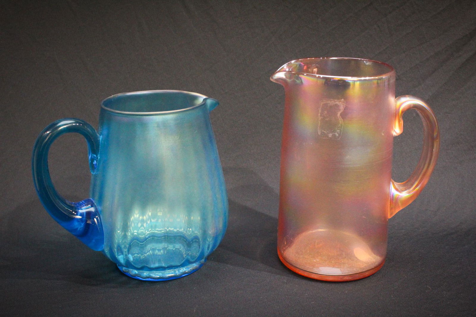 Lot 2 pcs Stretch Glass Pitchers (1 of 6)
