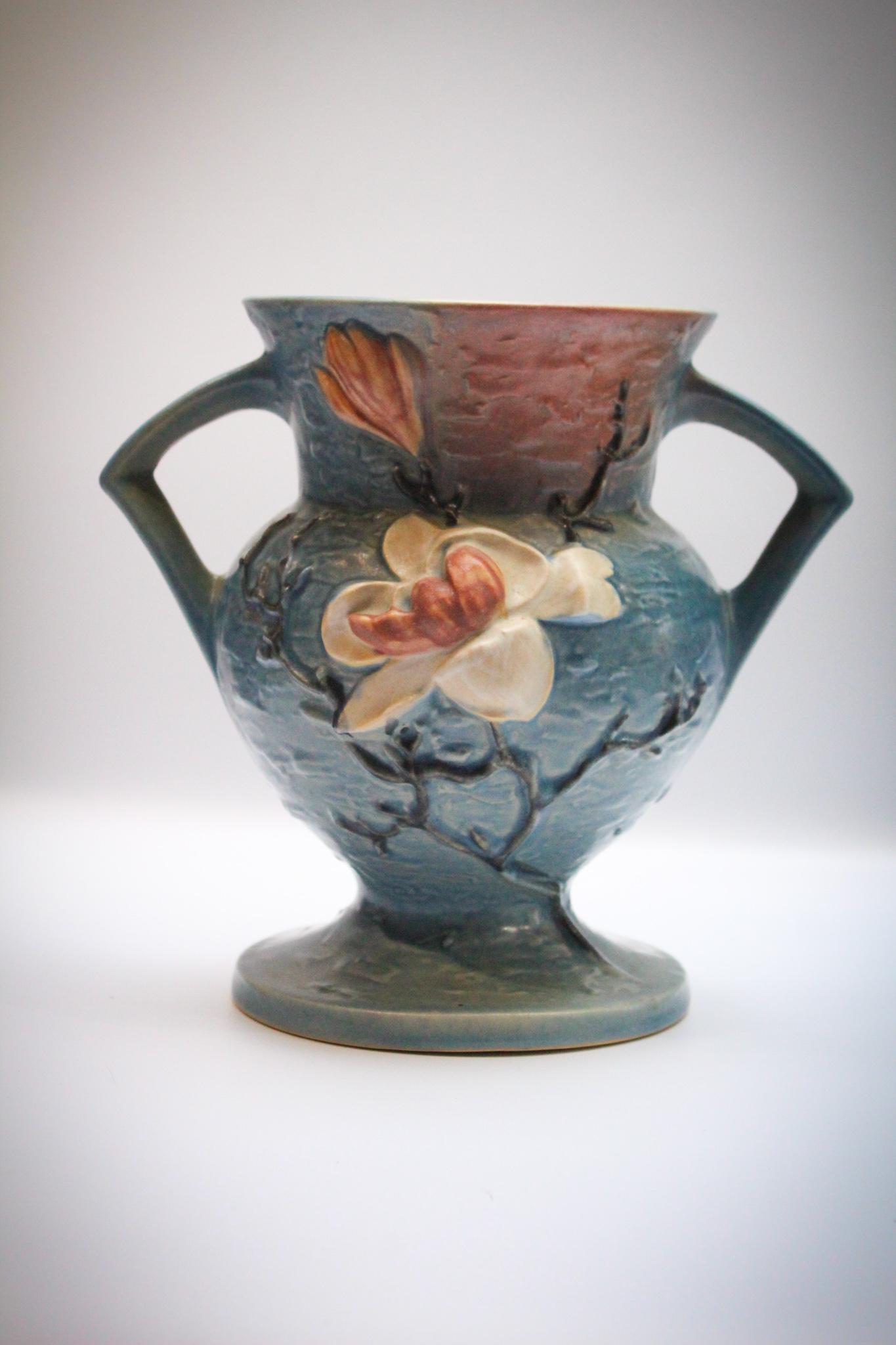 Roseville pottery Magnolia Blue Vase (1 of 5)
