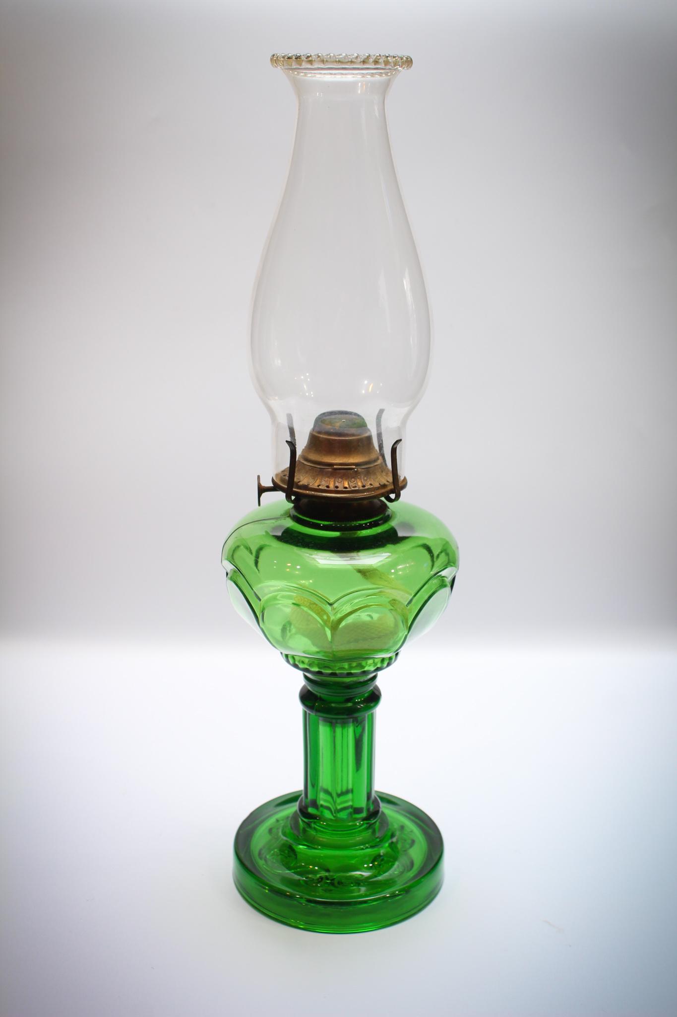 Riverside glass green Victorian Oil Lamp (1 of 4)