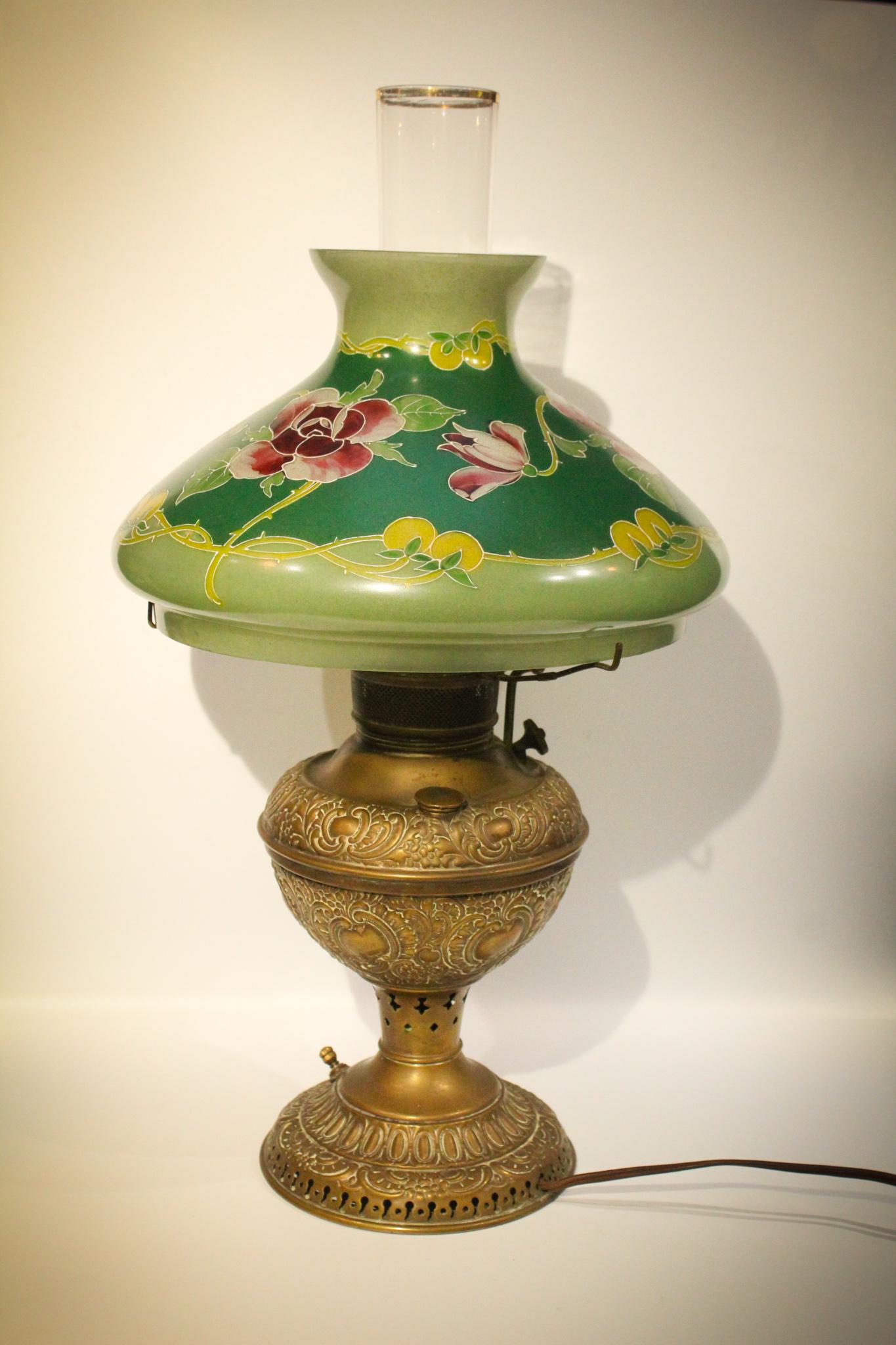 Reverse Obverse Painted Victorian Oil lamp (1 of 7)