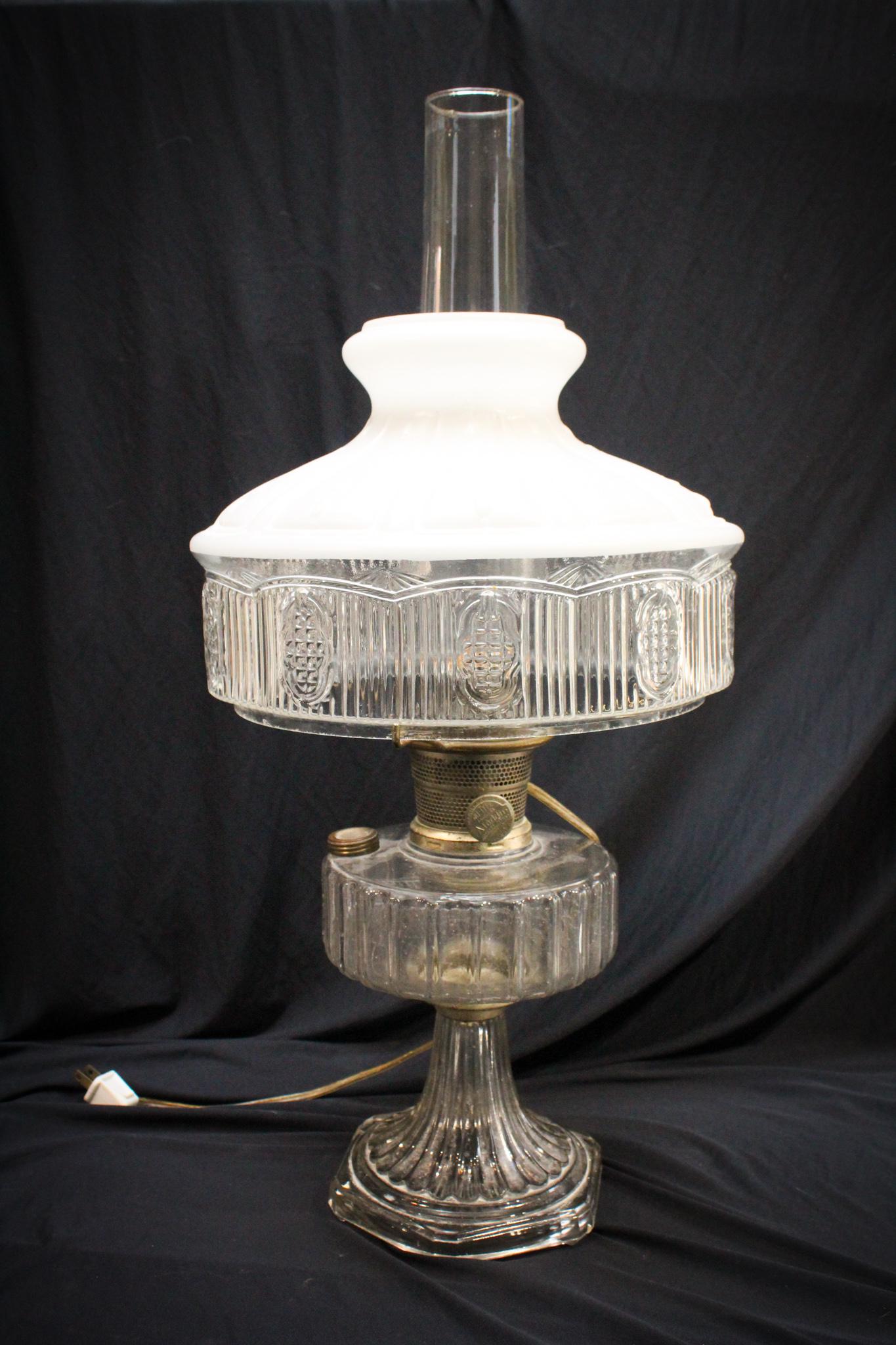 Aladdin Corinthian Oil Lamp w/ Shade (1 of 11)