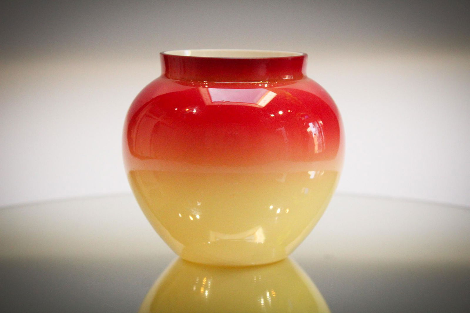 Victorian Wheeling Peachblow glass Vase (1 of 3)