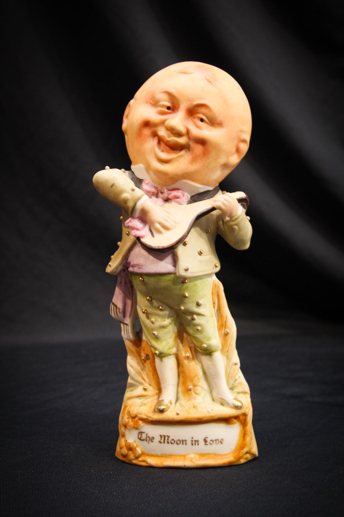 Schafer & Vader Moon in Love Figurine (1 of 5)