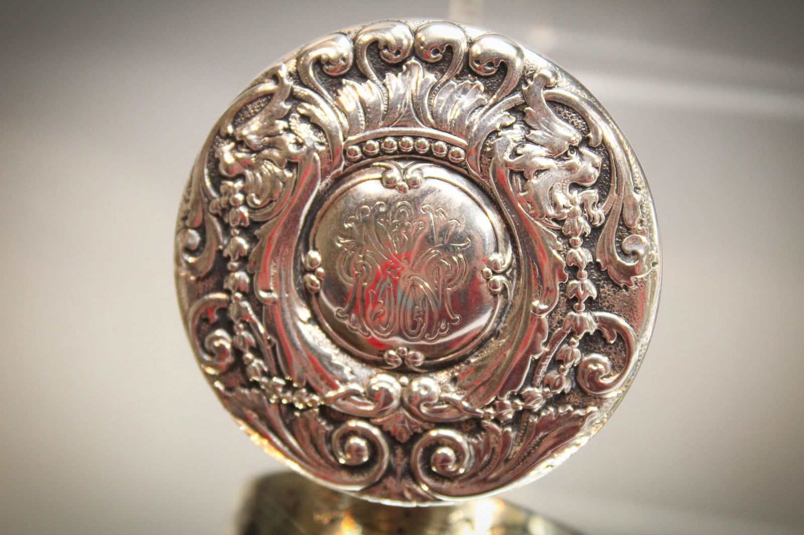 Antique sngd Tiffany Sterling Silver Repousse Pill Box (1 of 6)