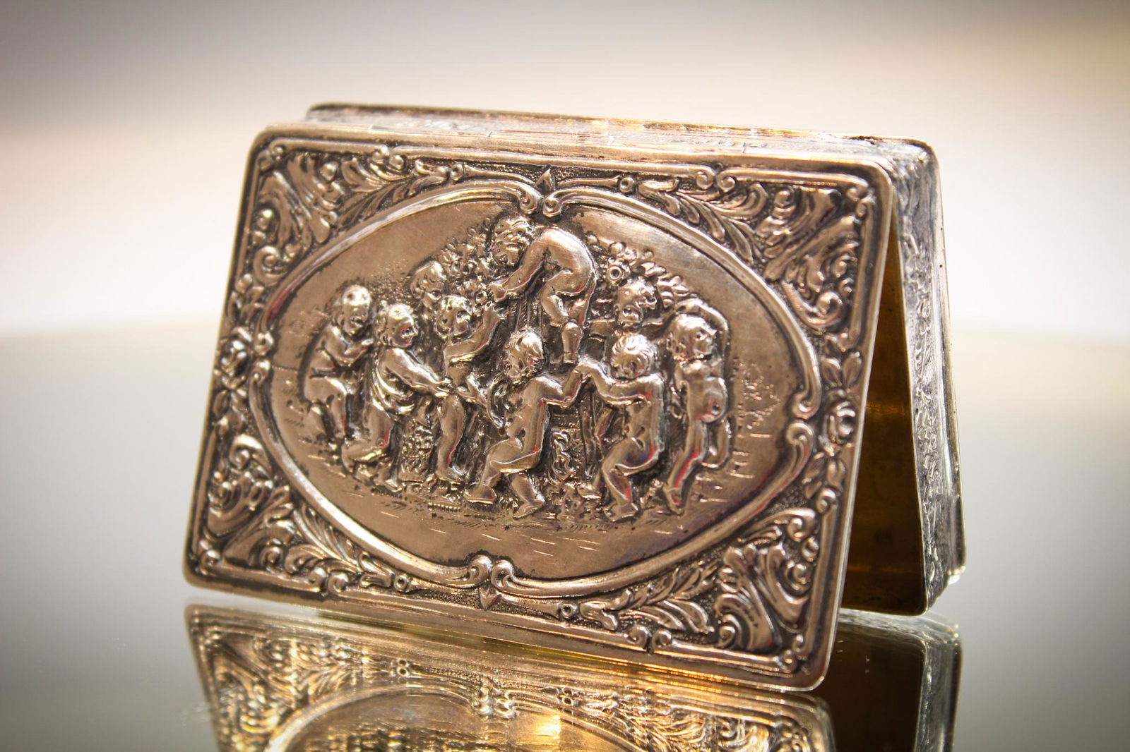 Sterling Silver Repousse Box with Cherubs in Cameo (1 of 6)