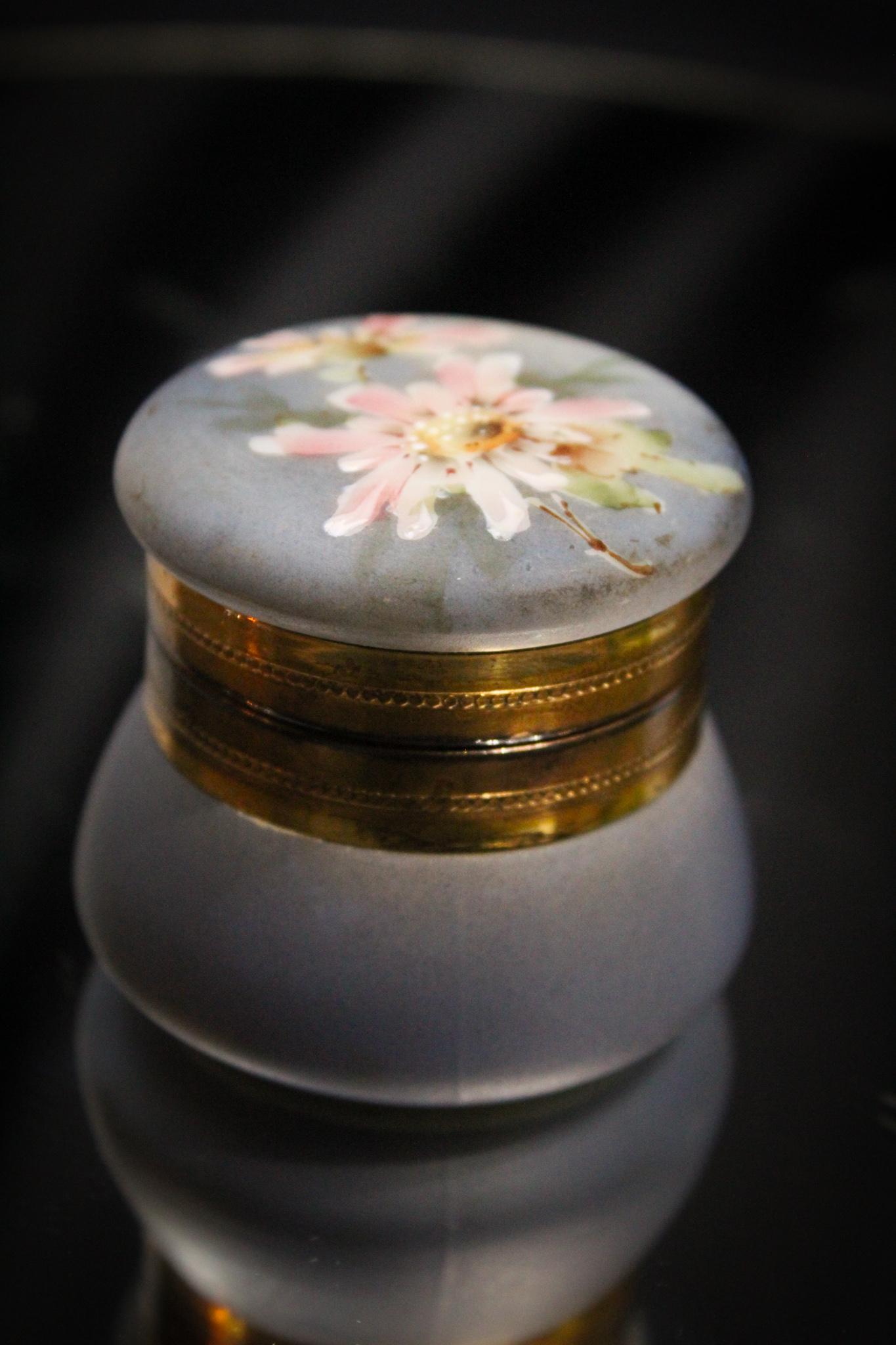 Wavecrest Floral Victorian Pin Box (1 of 4)