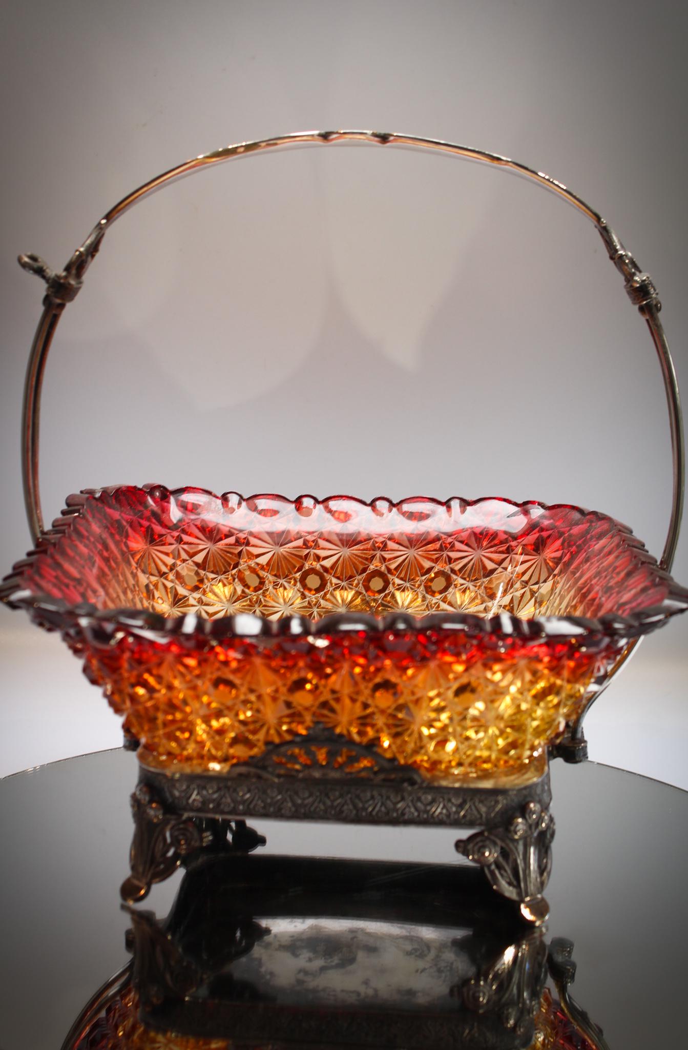 Hobb's Amberina Daisy & Button Meriden Silverplate Bowl (1 of 9)