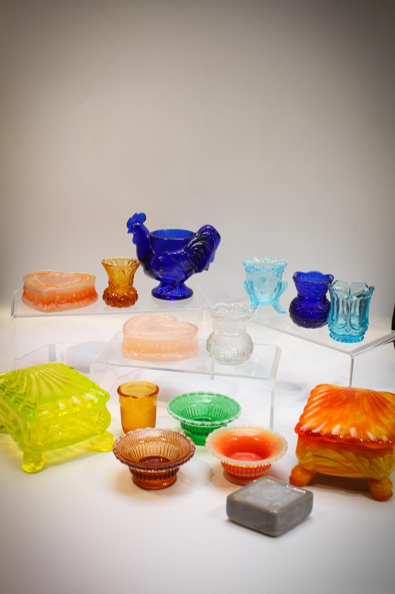 15 pc Lot Boyd Art Glass items (1 of 5)