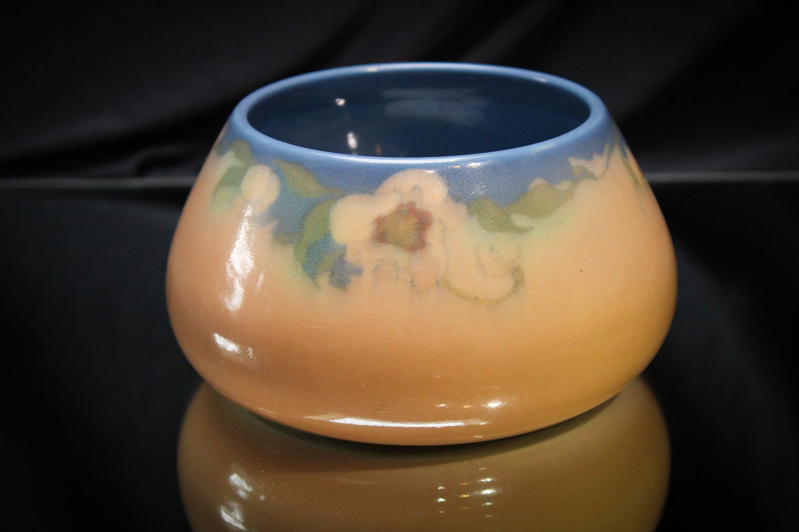 Rookwood Pottery Floral Vase: Beautiful signed Rookwood pottery floral dÃ©cor wide mouth vase. Piece measures 3" tall.