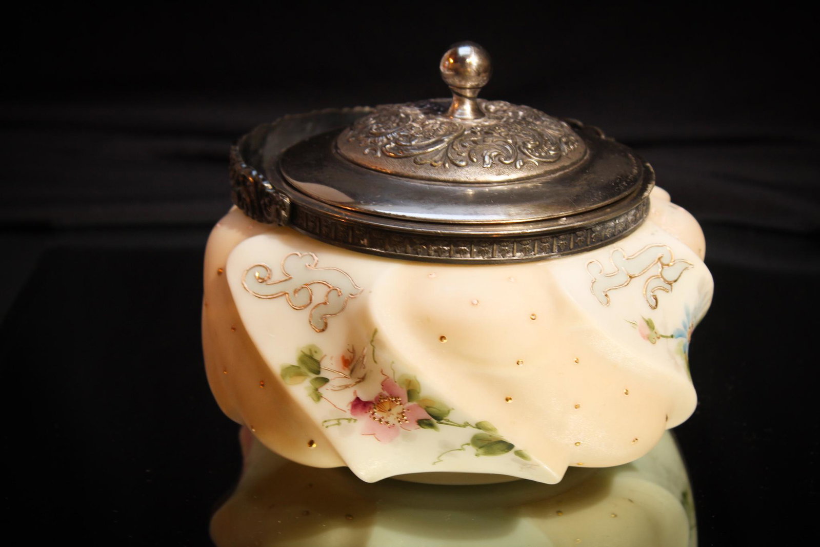 Wavecrest Swirl Victorian Biscuit jar with Silverplate: Nice, nice, nice! This is another classic swirl Wavecrest form. Delicate decoration on this biscuit jar with original silverplate lid and mountings. Measures 4 3/4" tall, 6" square.