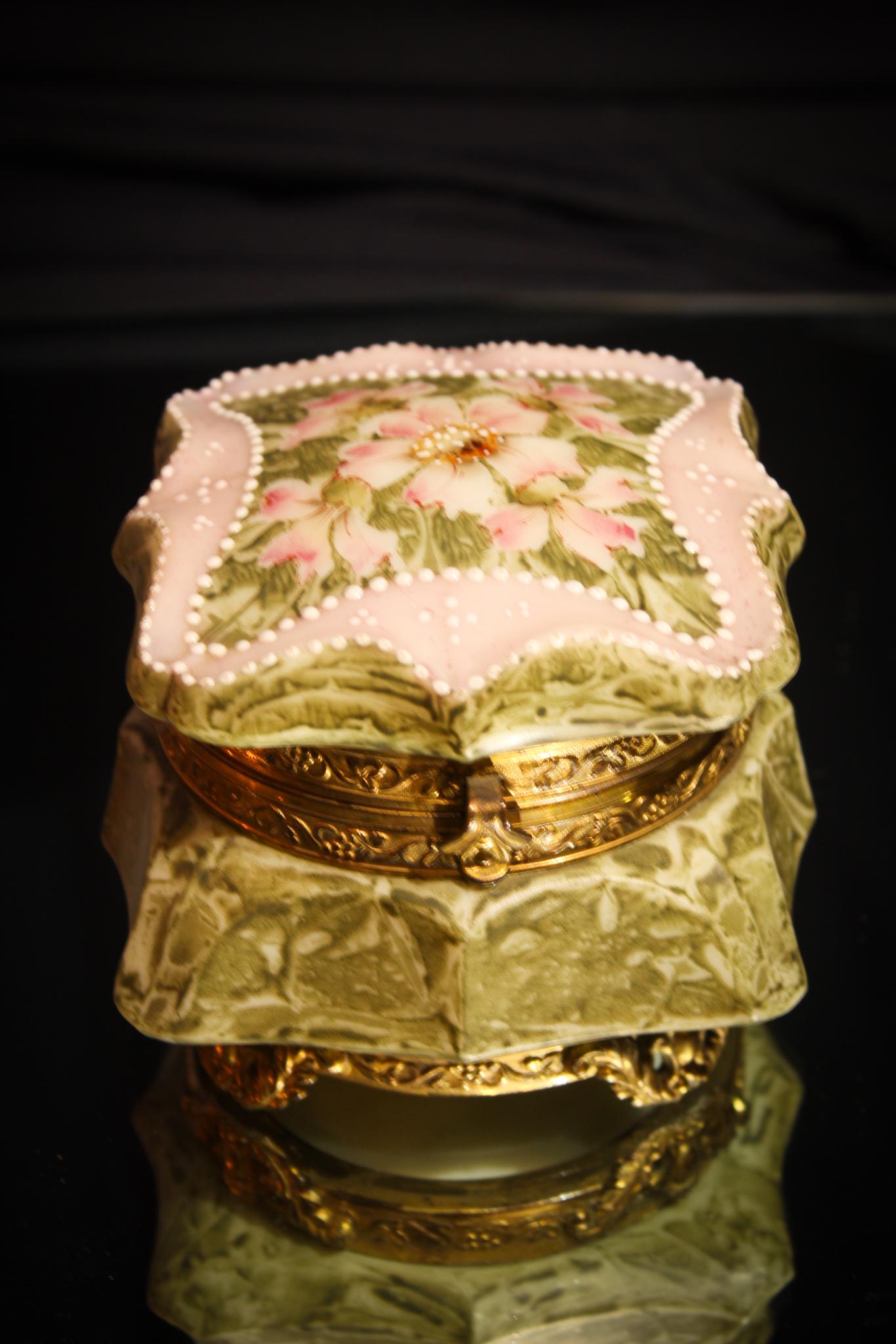Wavecrest Kelva Rose Decor Victorian Glass Box: This is so perfectly decorated. Beautiful example of kelva in moss green ground decorated with deep rose florals, highlights of white petit point enameling and original mountings. Killer piece. Measur