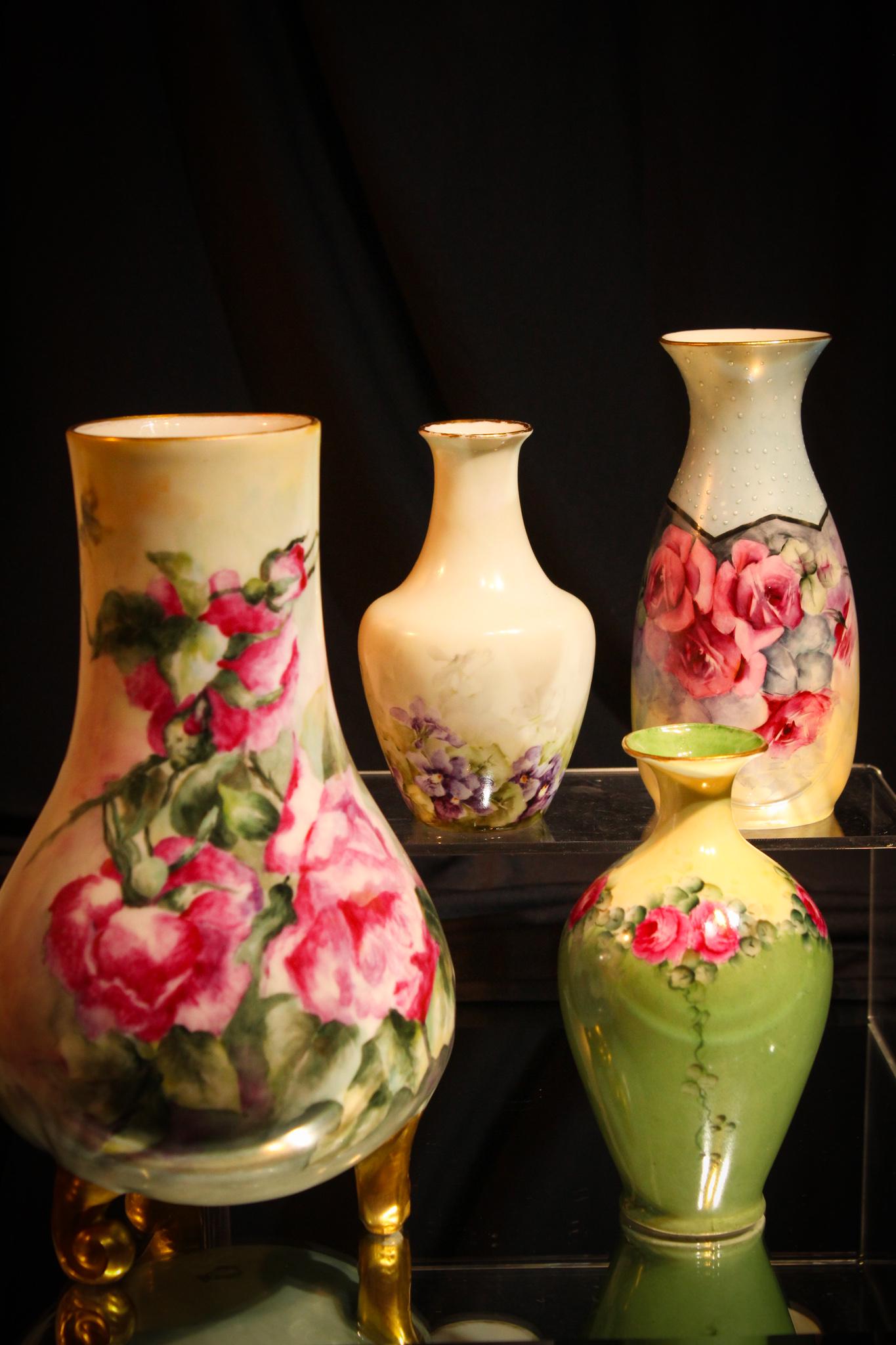 4 pc Lot Bavaria Austria Hand Painted Porcelain: Four distinctive pieces of Porcelana. All decorated with a profusion of roses. Here we go again with the rose theme. Seems this consignor was fixated on them. Maybe he really liked and reminded him of