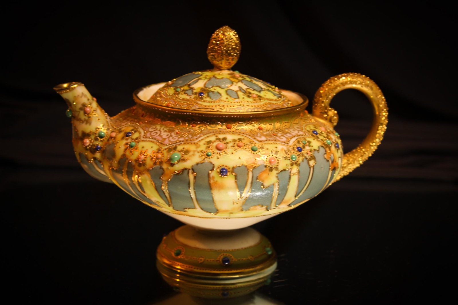 Diminutive Nippon Jeweld Porcelain Teapot: Boy oh boy. What a nice selection of Porcelana we have in this sale. Over and over again we seem to have consignments of the best don't we? Just mind boggling. I digress. This teapot is elaborately de