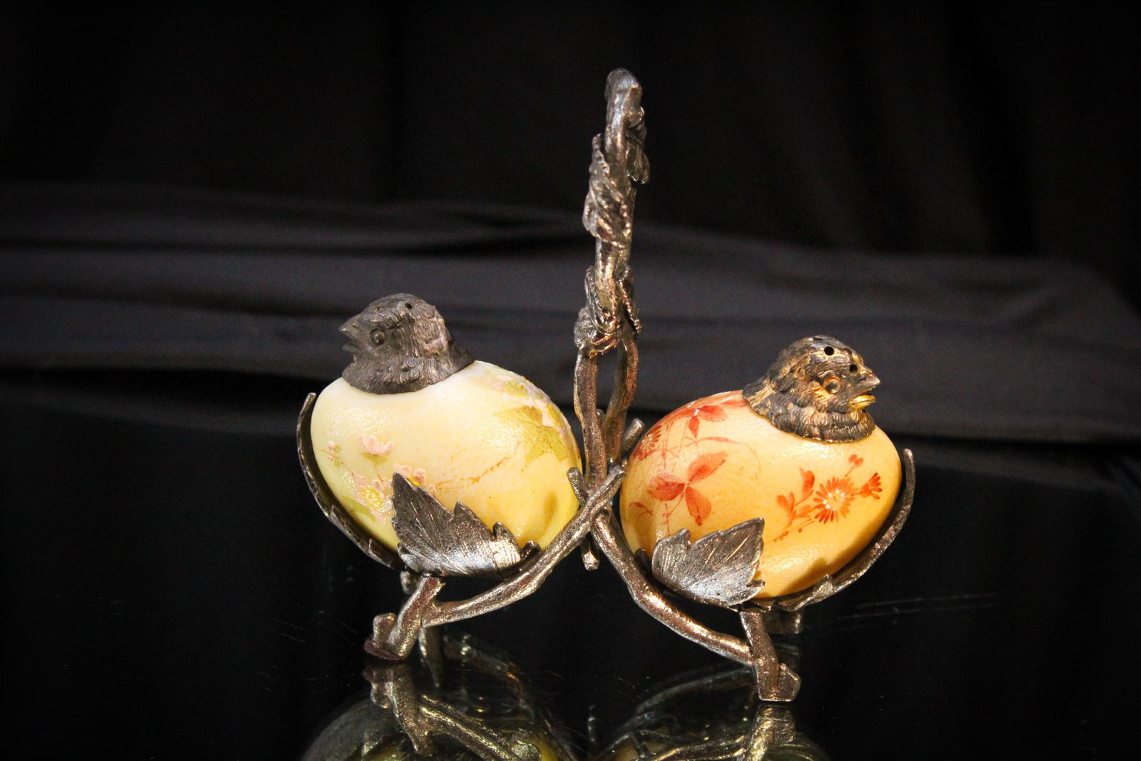 Very Rare Mt Washington Chick Shakers Silverplate: Super Rare Mt. Washington Chick salt and pepper shakers in signed Rogers silverplate original holder. Folks these seldom become available! Now is your chance for a lovely tha may be a long time before