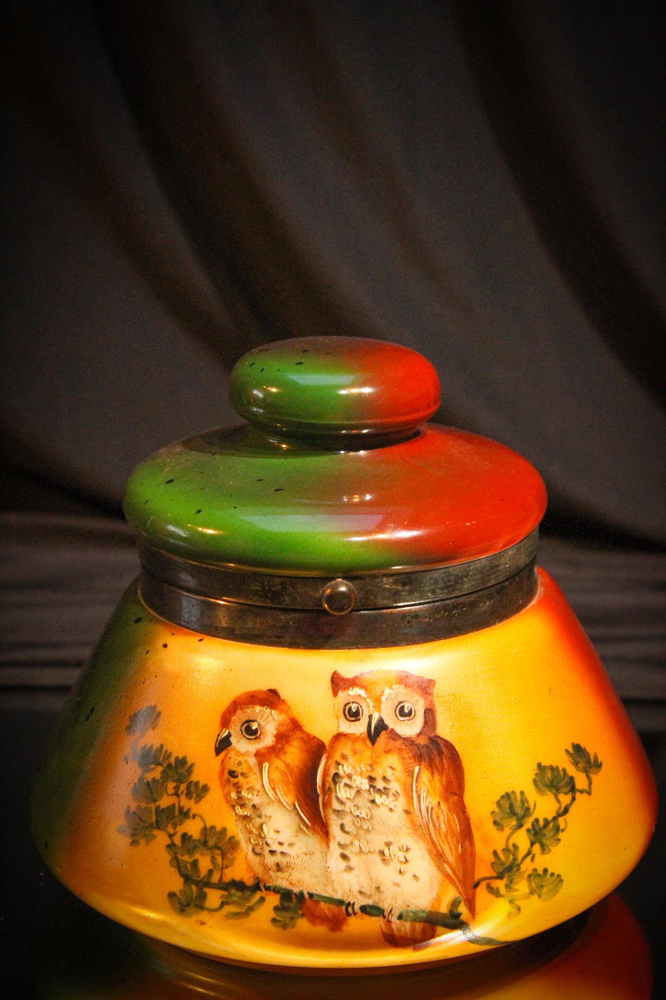 Scarce Victorian Handel Glass Owl Humidor: What's not to love about owls. Charming God's creatures thatalways bring a smile to your heart when you see them. Yes, they can be spooky and intimidating, but your ex-wife can be that too. Just sayin