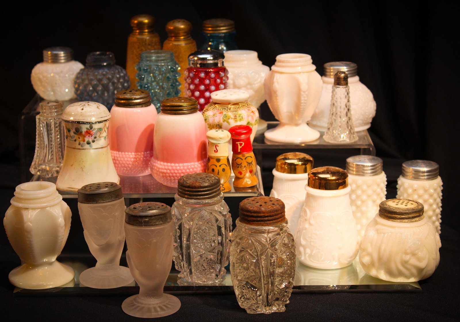 28 pc Goody Lot of Salt Shakers: Do I hear 500.00? Who bid 500.00? We'll take what ever we can get for this lot. Consignor said make up one of our famous "GOODY" lots to tantalize all of you collectors. Well, here ya go. What a great