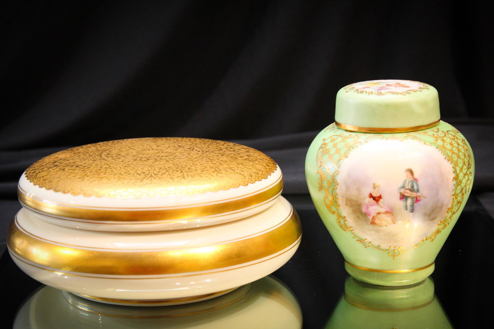 2 pc Lot Porcelain Lenox Tea Caddy & Covered Box: Offered here is a 2 piece lot of Porcelain one signed Lenox covered box and one unsigned tea caddy.