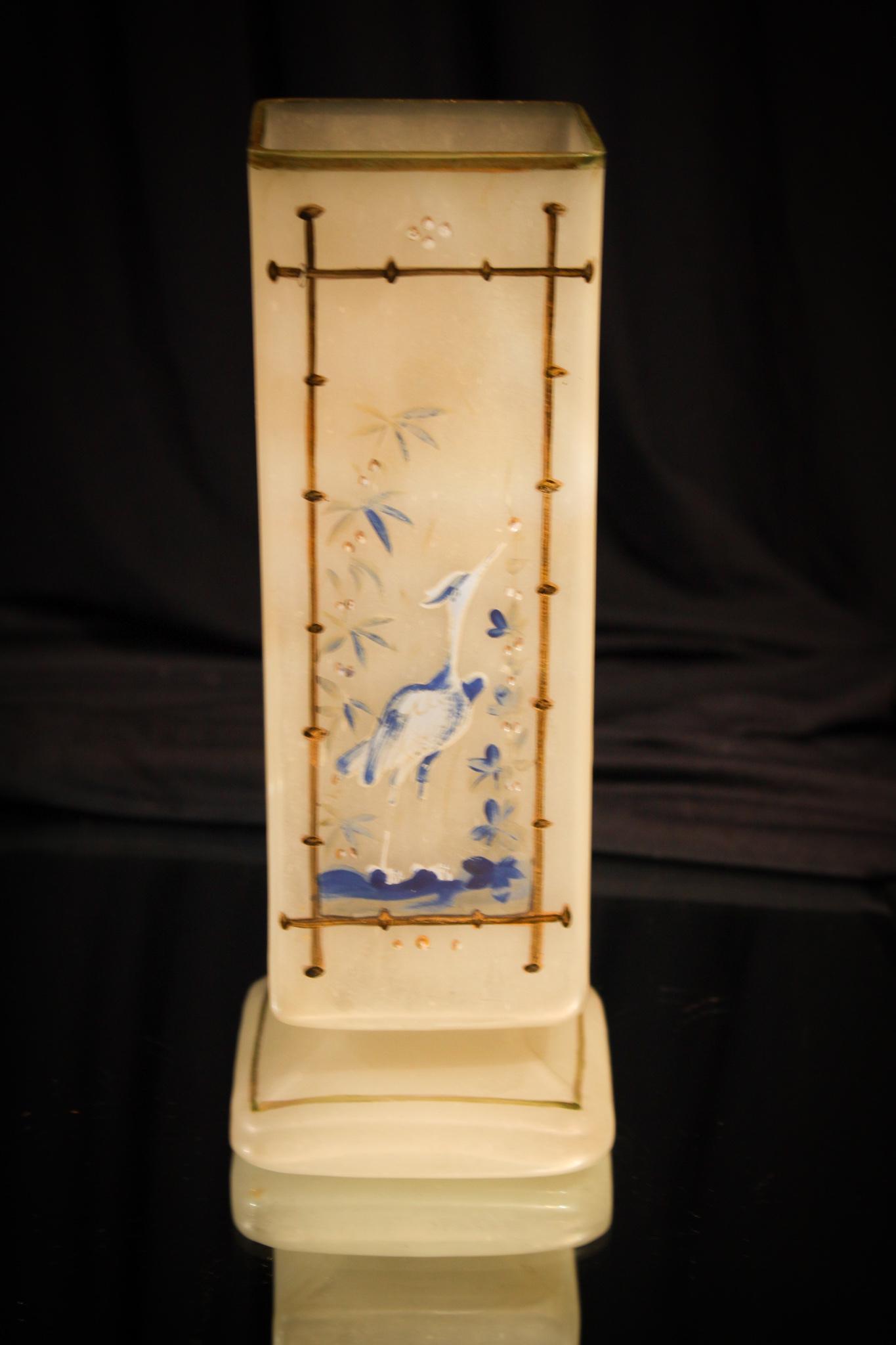Clambroth glass Victorian Stork Decor Mantle Vase: Hold on to your seats folks and take note of this rare lovely. Grand piece of Victorian Clambroth with enameled decoration. Measures a whopping 8 3/4" tall. Can you believe it? Nope. We can't either. 