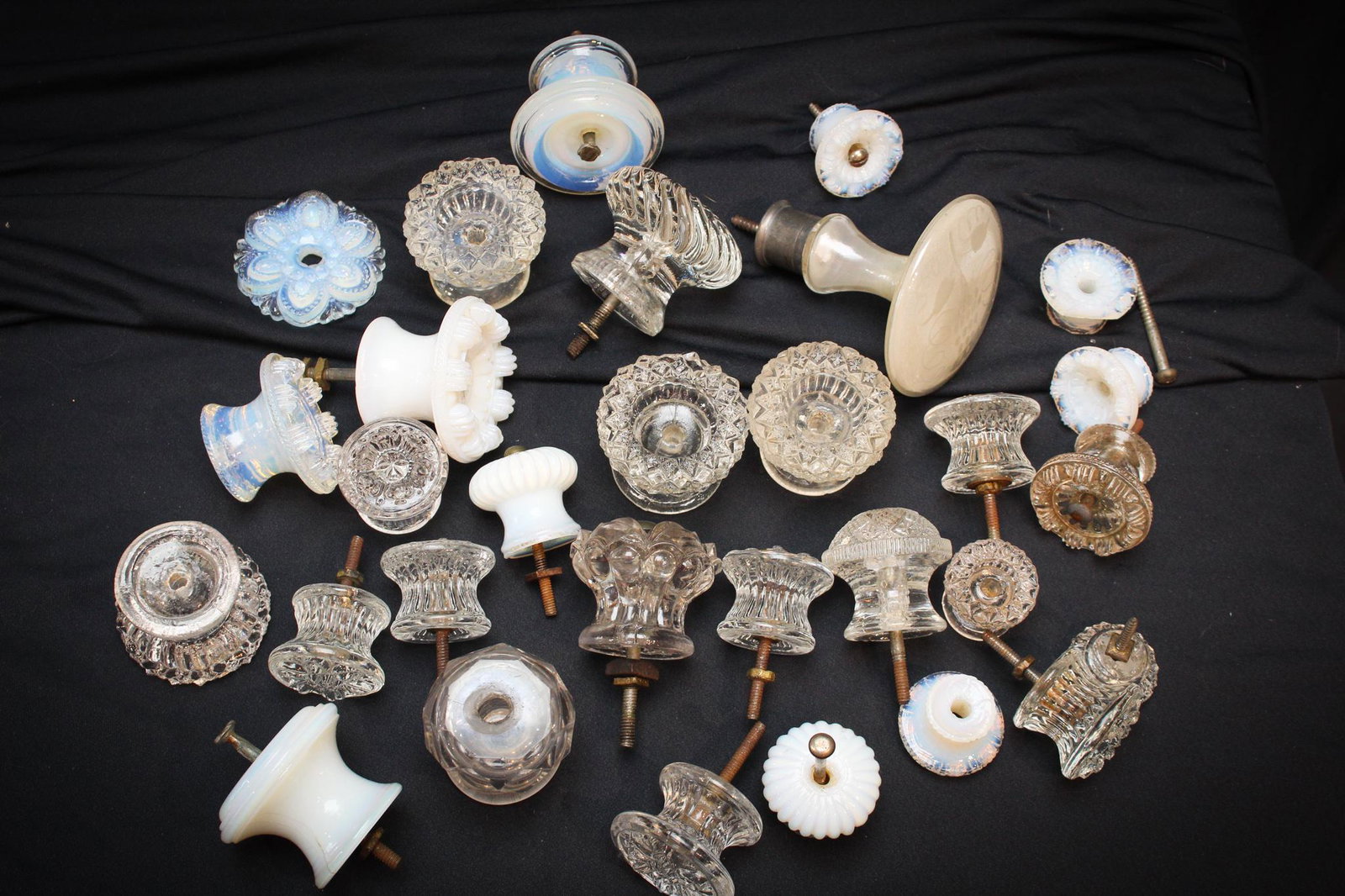 29 Victorian Sandwich & Other Glass Drawer Pulls: A nice lot of a multitude of sizes Victorian Sandwich and more clear and opalescent drawer pulls. Various patterns