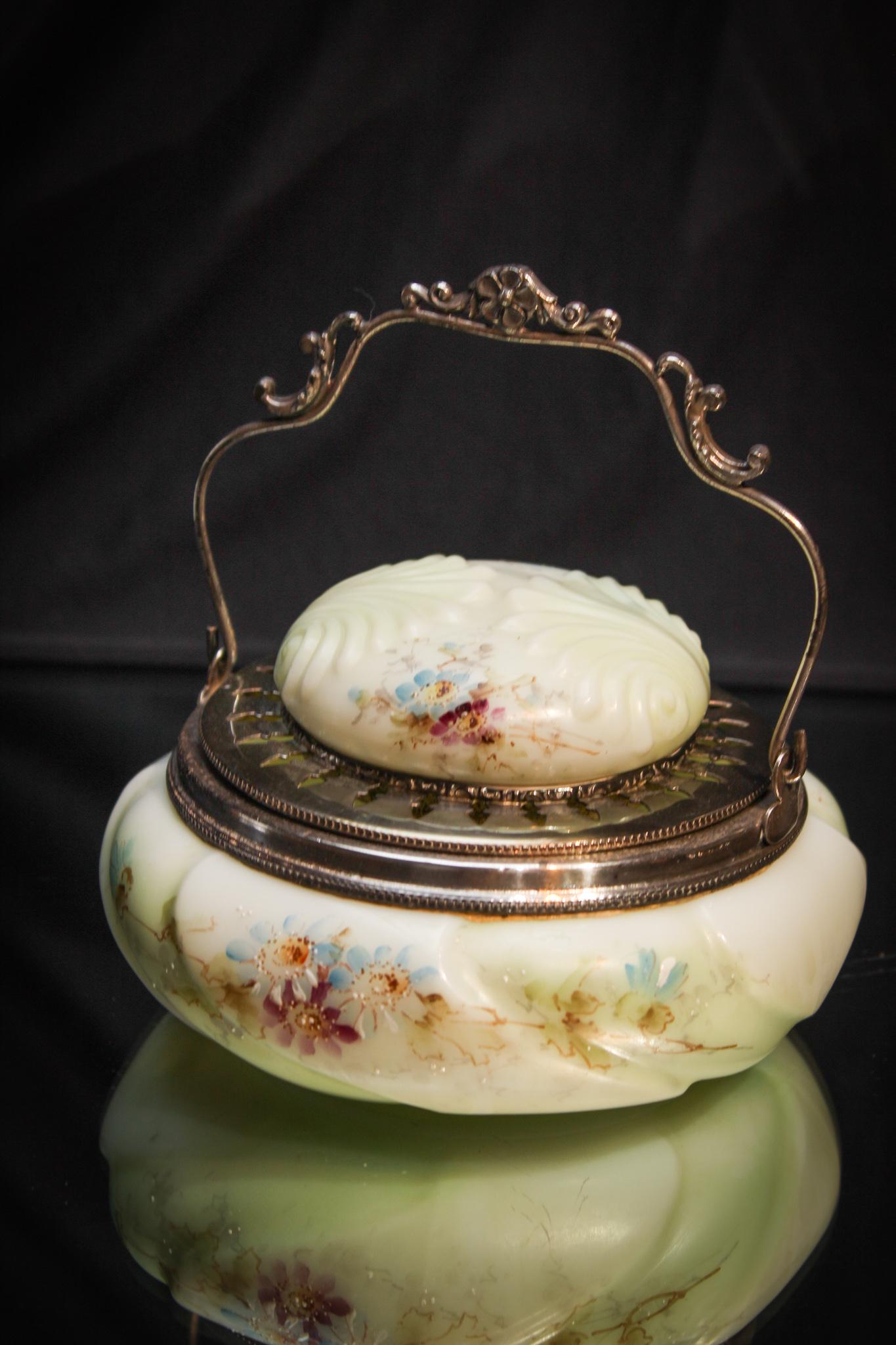 Unusual Wavecrest Potpourri Jar (1 of 4)