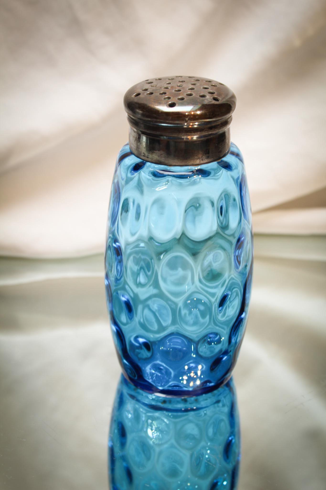 Hobb's Blue Coloratura Victorian Sugar Shaker (1 of 3)