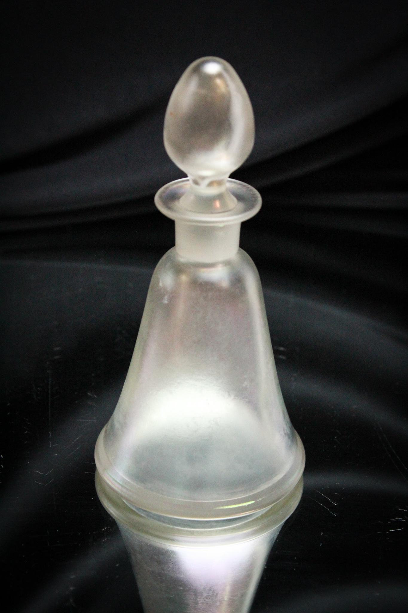 Steuben Glass Verre de Soie Perfume (1 of 3)