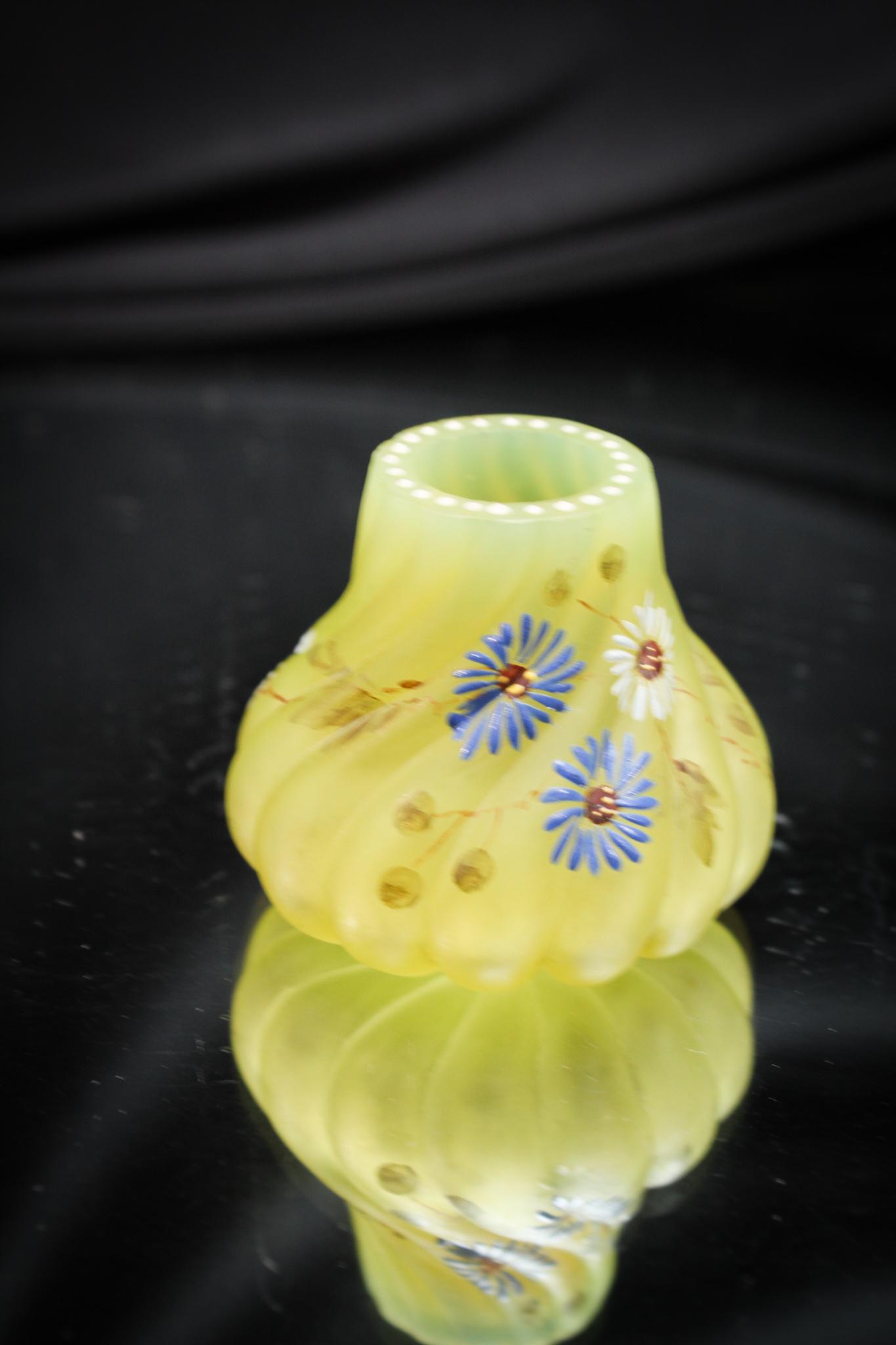 Rare Mt. Washington Vaseline Victorian Toothpick holder (1 of 4)