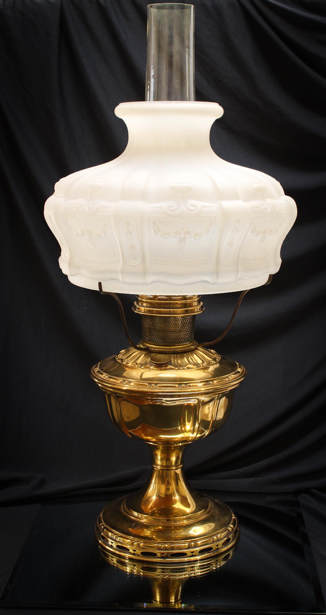 Aladdin #8 Brass Oil Lamp (1 of 12)