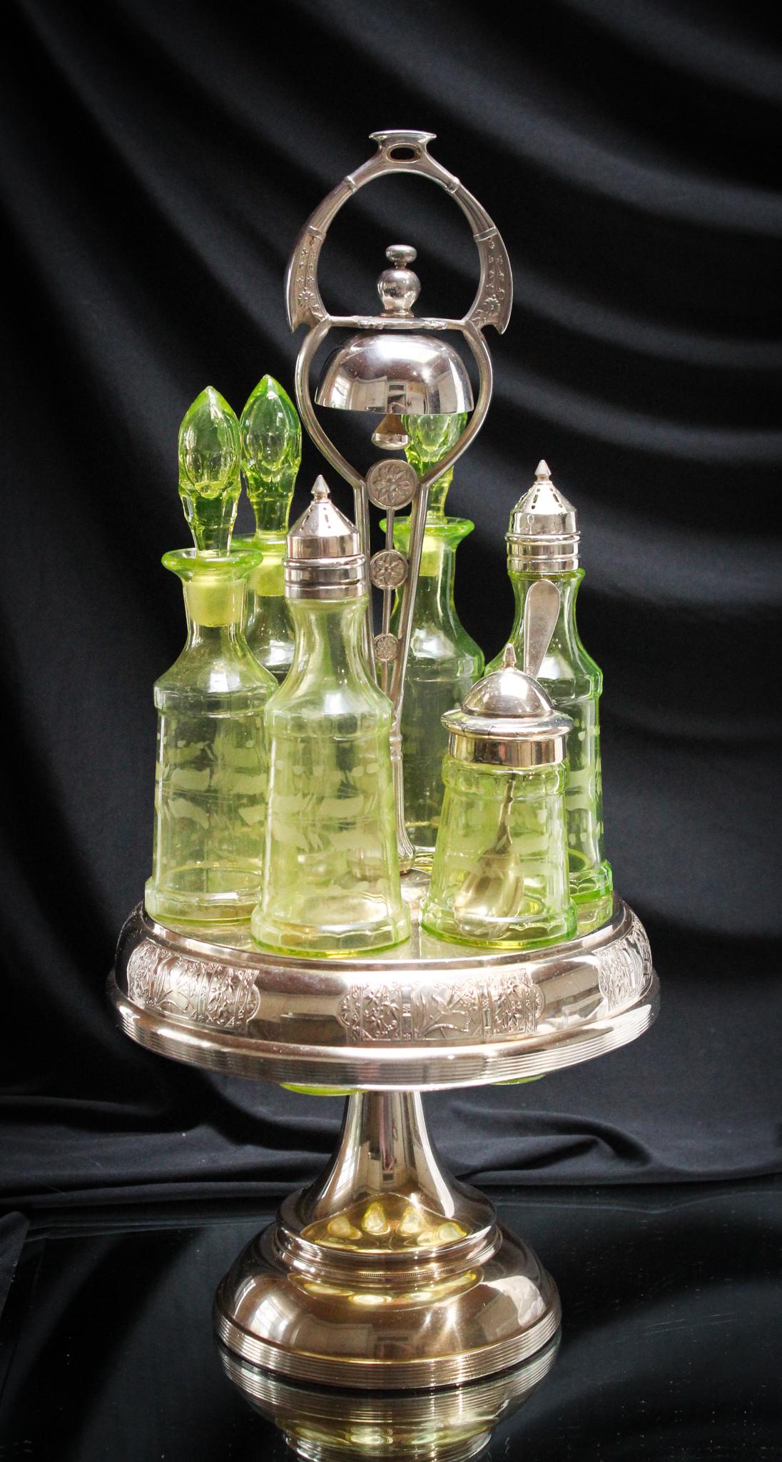 6 Bottle Victorian Vaseline Silverplate Condiment Castor (1 of 9)