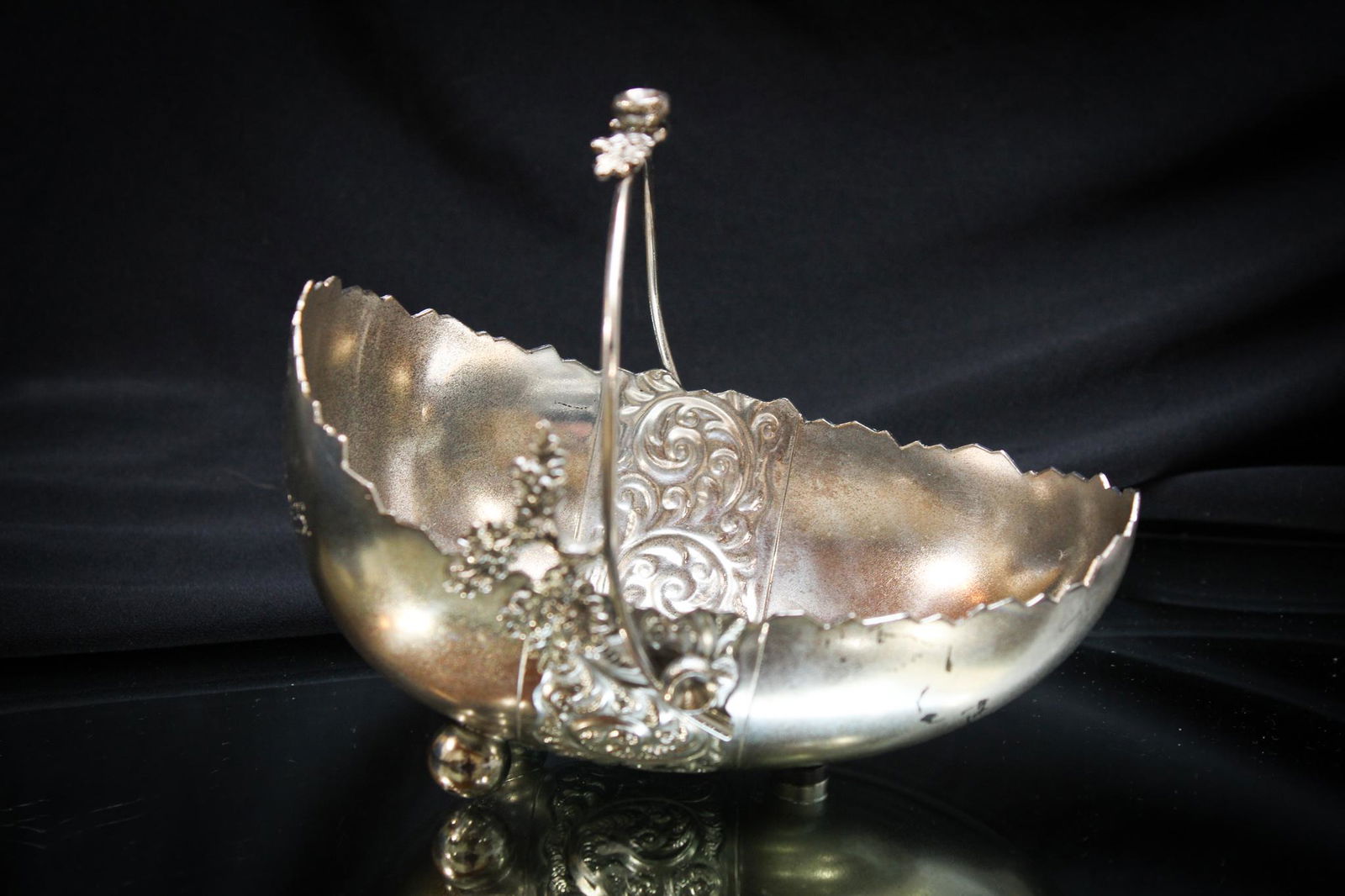 Victorian Derby Silverplate Cracked Egg Basket (1 of 5)