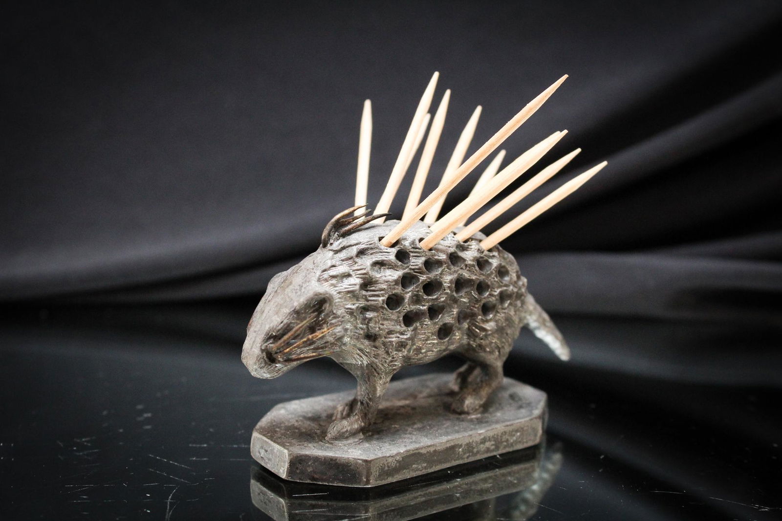 Meriden Silverplate Porcupine Victorian Toothpick Holder (1 of 4)