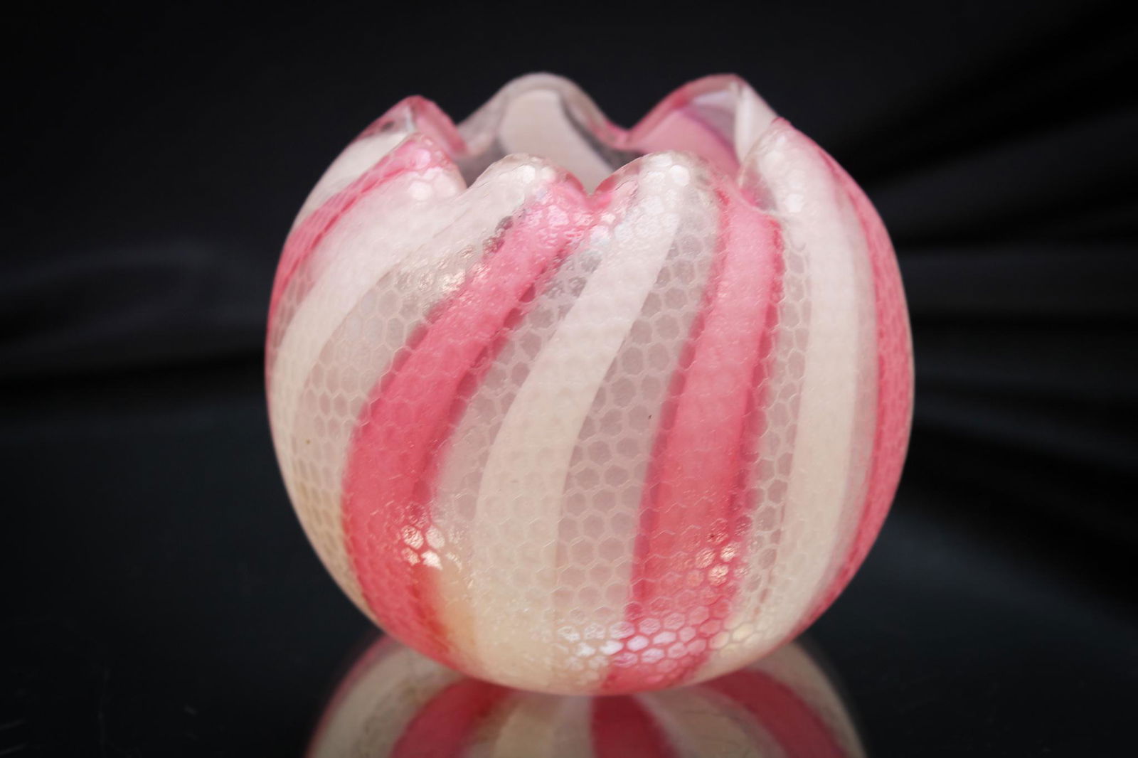 Rare Fishscale Pink Stripe Victorian Rosebowl (1 of 4)
