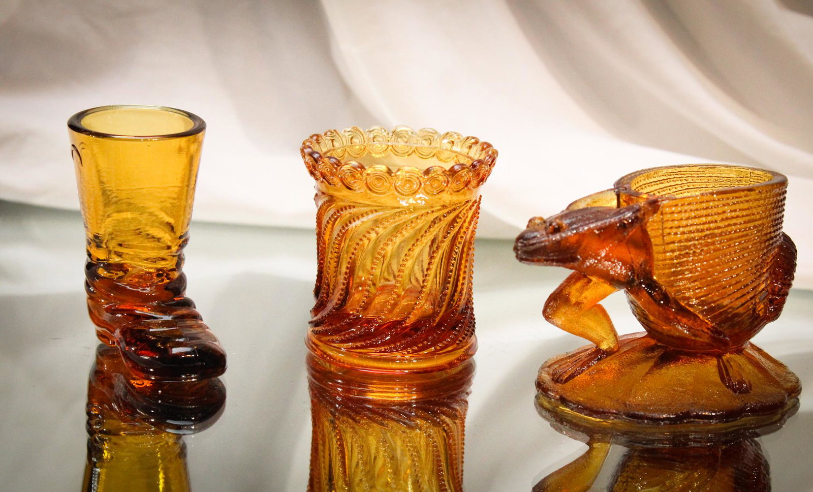 3 pc Lot Victorian Novelty Toothpicks: What's not to love about these cutes? An amber boot, a frog, and another. All so sweet. We love the frog. What an array to please the Pickies out there! Tallest measures 2 1/2" tall.