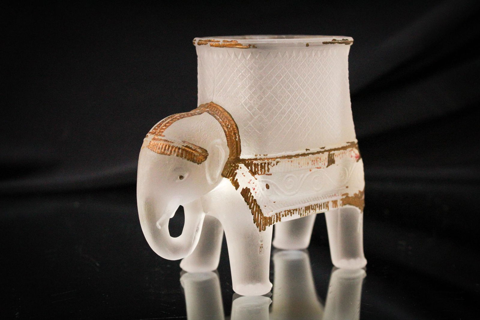 Baby Mine Goofus dÃ©cor Victorian Toothpick: Everyone raise your hands and trunks in the air for this Baby Mine Victorian toothpick holder. Retains original goofus gold decoration. The Pacaderms have it and the Pickies agree! She's a cutie. Meas