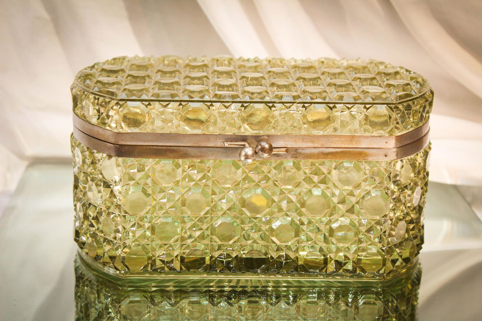 Vaseline Button Victorian Glass large Jewelry casket (1 of 6)