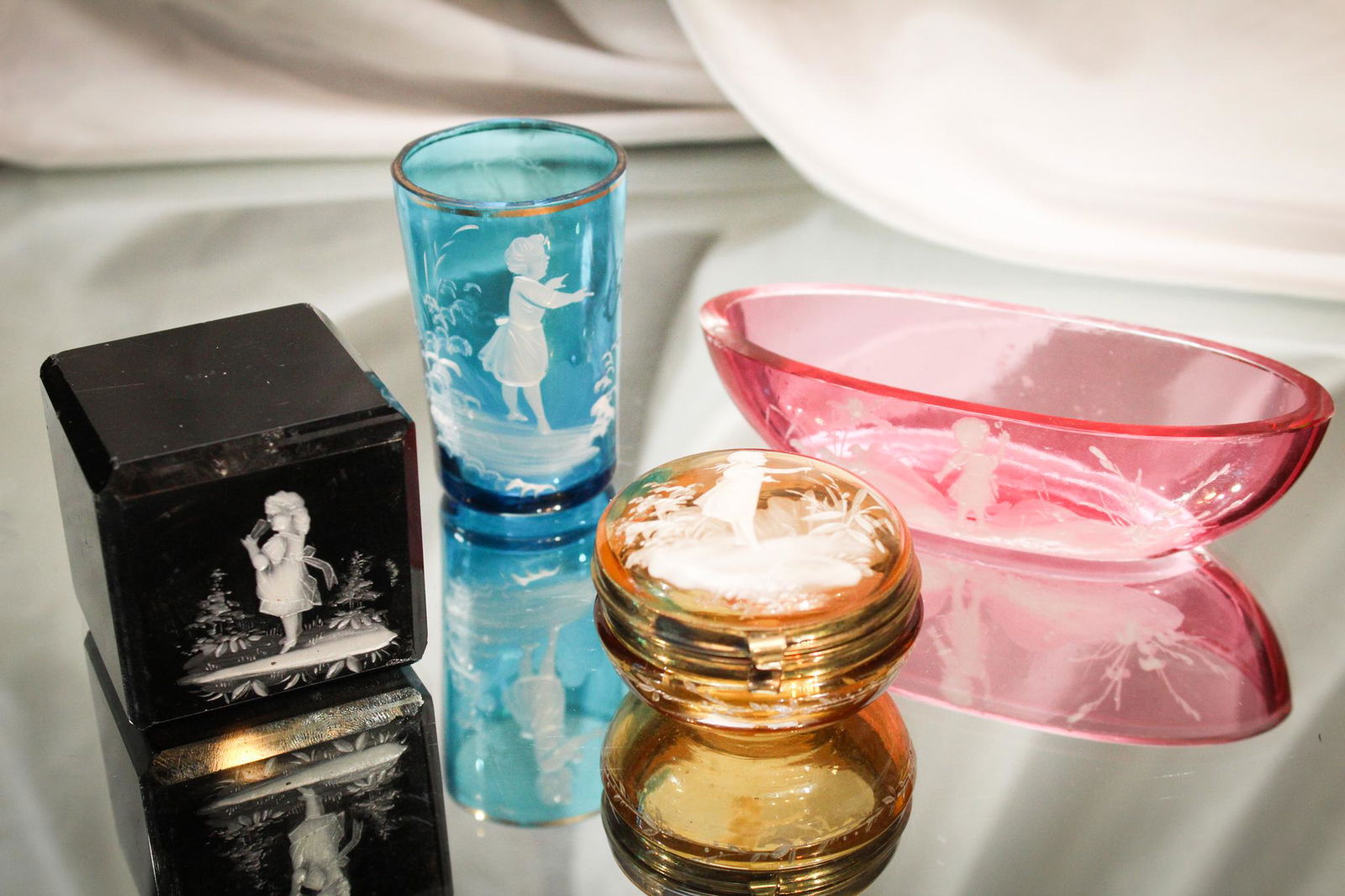 4 pc Lot Victorian Mary Gregory Enameled Glass (1 of 8)