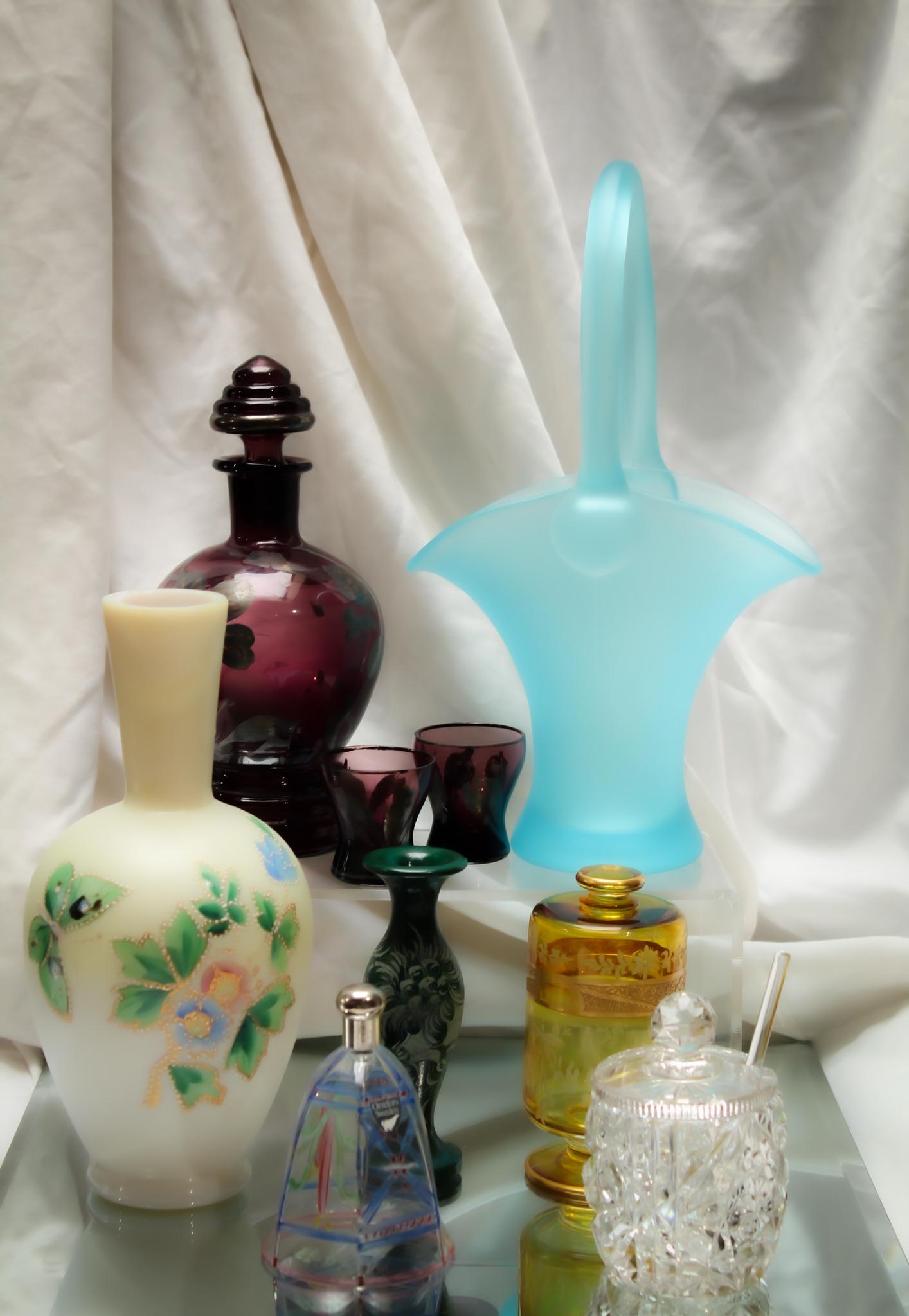 Magnum Auctions Goody Lot of 9 pc Assorted Glass: Magnum Auctions Goody Lot of 9 pieces of assorted glass. Raise you bidding finger in the air and prepare to win this delicious lot of desirables! Includes Tiffin, Orrefors, Cut and more. Tallest measu