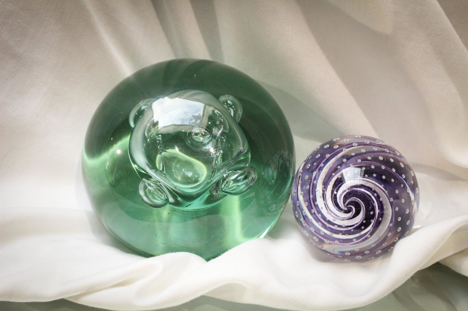 Lot of 2 Contemporary Paperweights Labino & Pairpoint: Never have those papers fly off your desk again folks! Fabulous lot of two studio art glass paperweights comprised of a Pairpoint and a labino example. Tallest measures 2 1/4".
