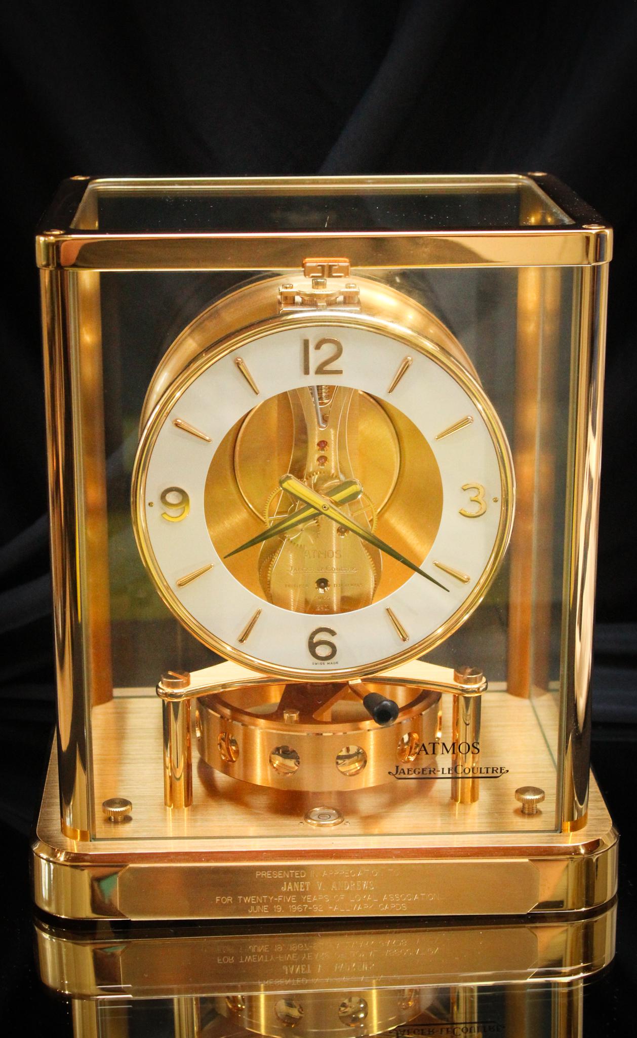 Atmos Lecoultre Perpetual Motion Clock: Amazing Atmos Lecoultre perpetual motion clock. Beautiful case in great condition. We have no tested this clock. Measures 9" by 7" by 5 1/4".