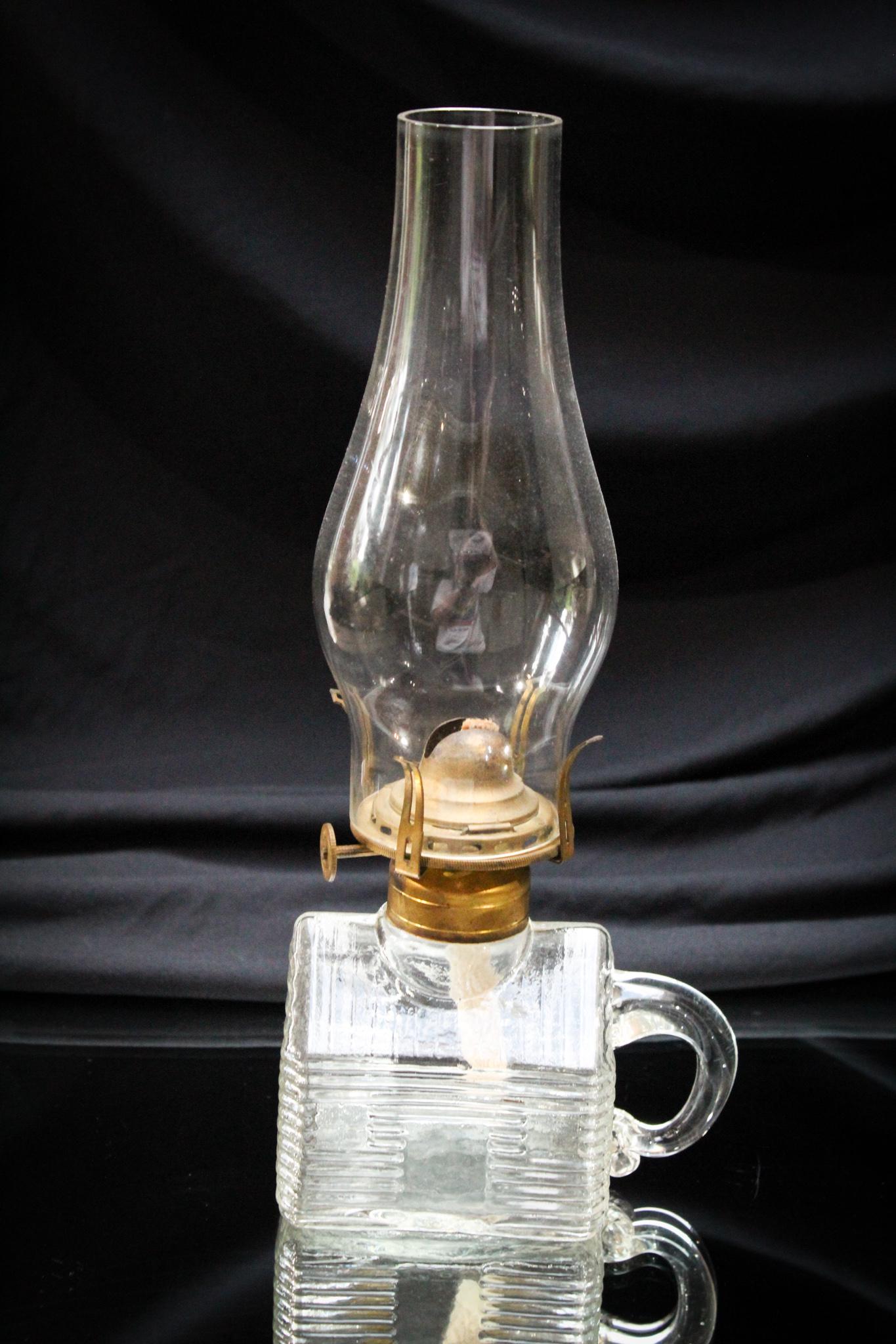 Victorian Atterbury Log Cabin Finger Oil Lamp (1 of 6)