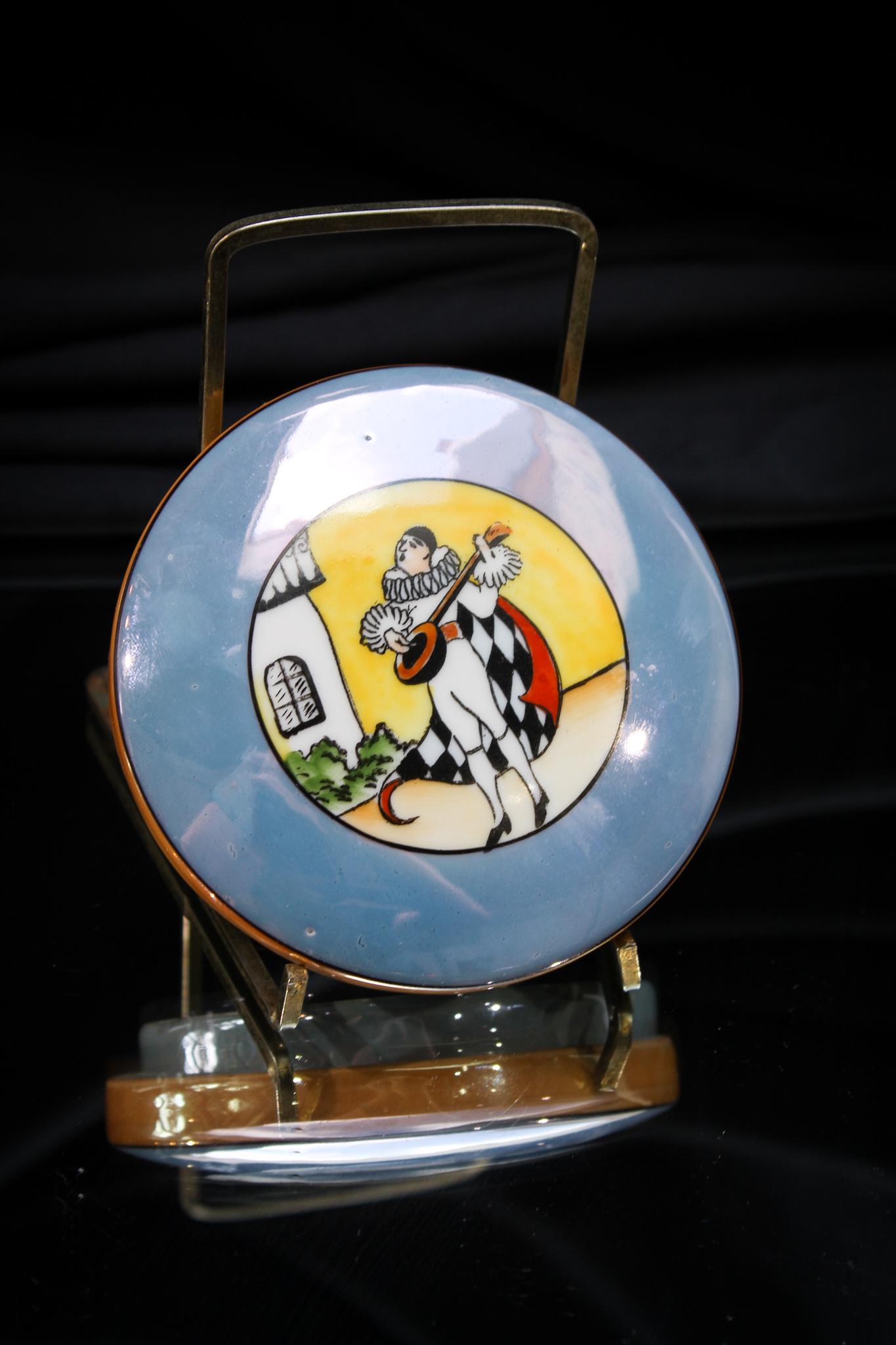 Noritake Art Deco Lustre Powder Jar: Signed Nortitake Art Deco porcelain powder jar. Quite a rare jar, as jars go. Measures 4".