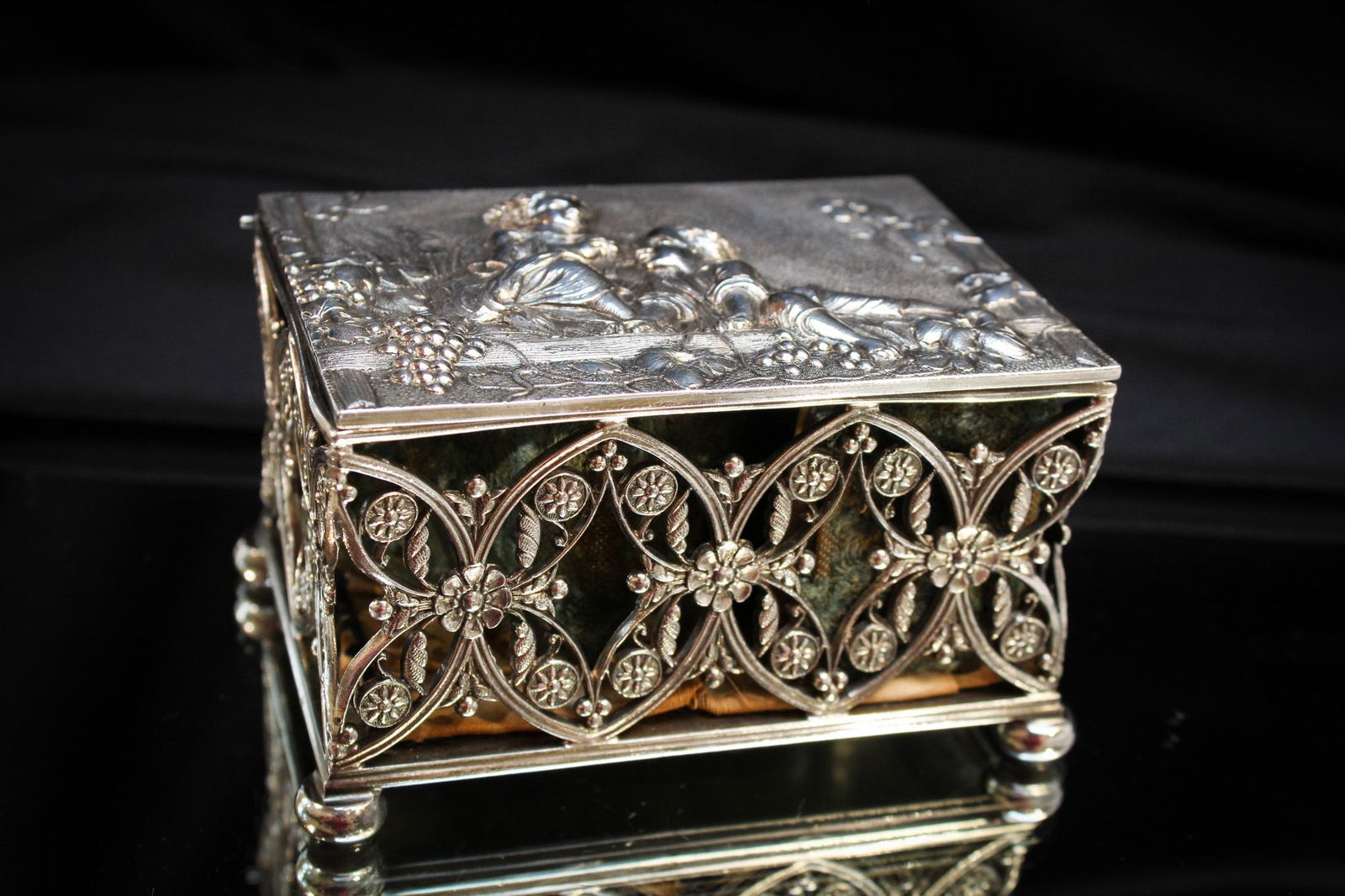 Victorian Tufts Silverplate Children Scene Ring Jewel Box (1 of 6)